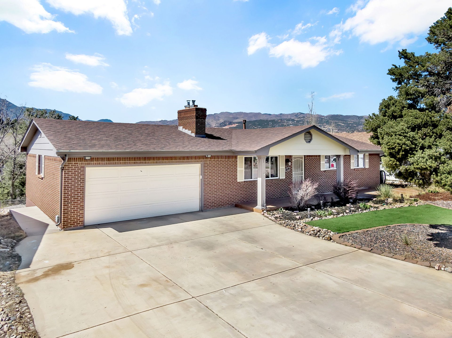 214 Crystal Hills Boulevard