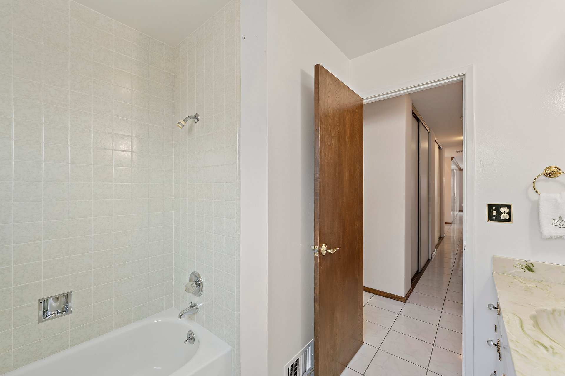 6137 Oak Forest Way