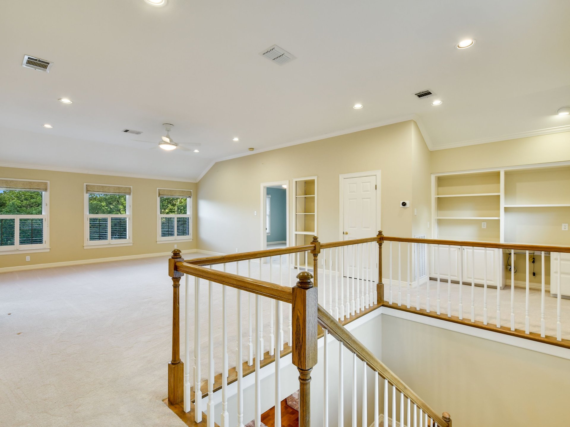 Las Lomas Transitional