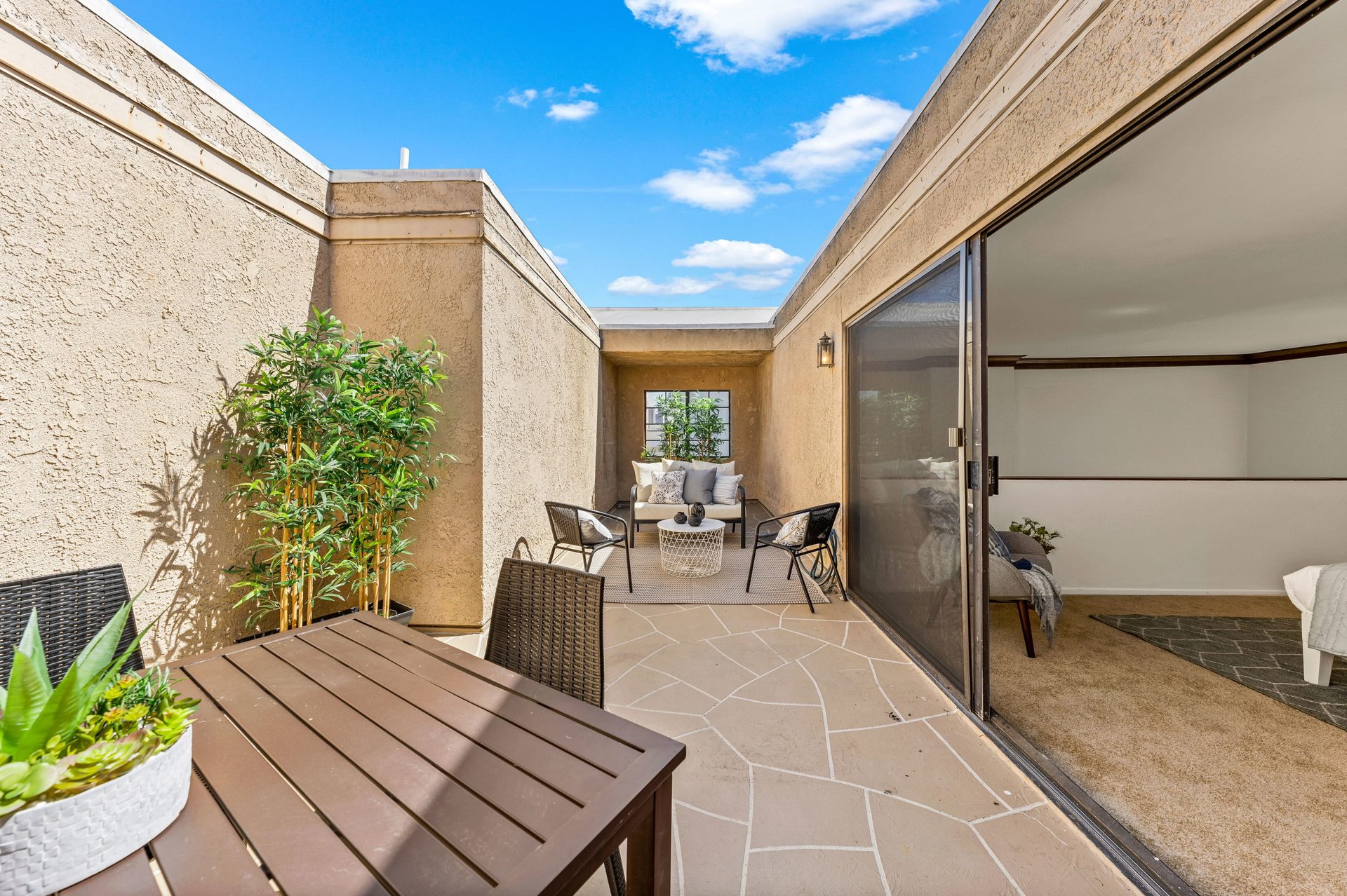 8712 Gregory Way #404, Pico-Robertson