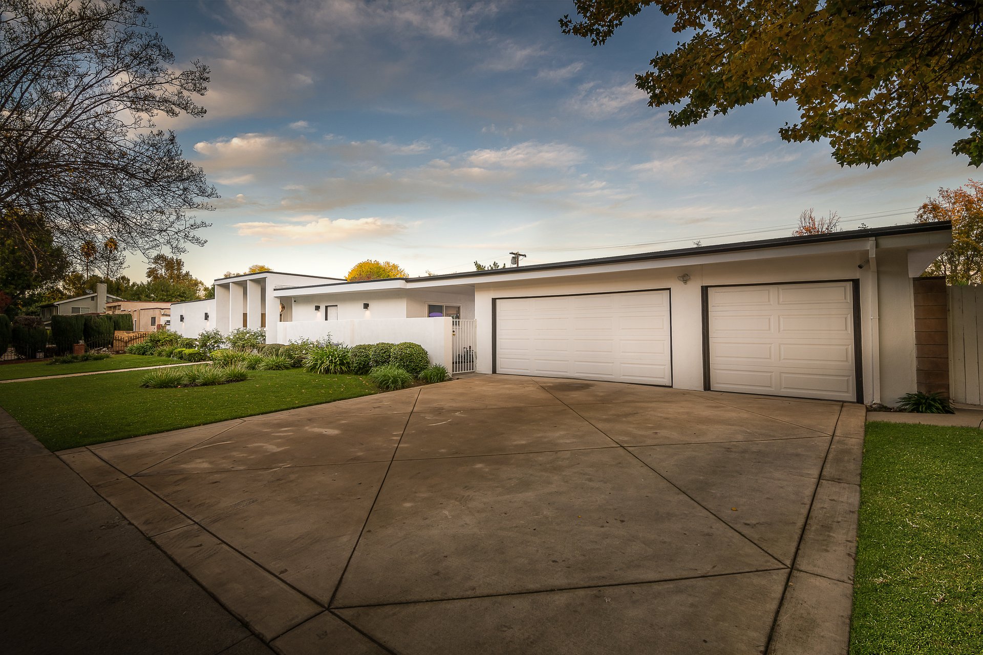 Mid-Century Smart Home in Woodland Hills