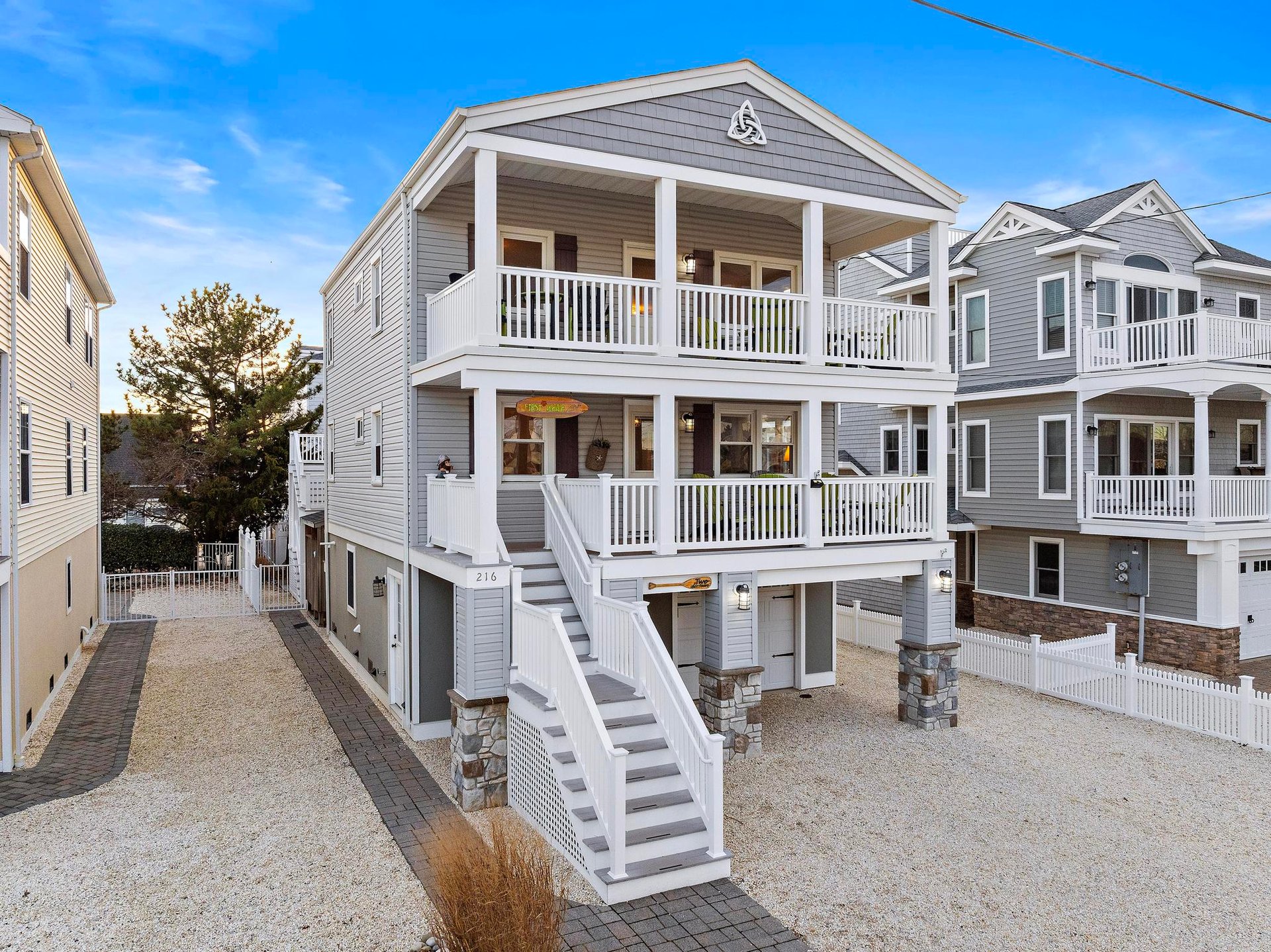 216 Taylor Ave, 2nd Floor Unit