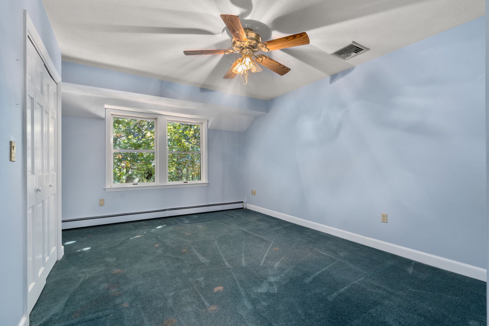 4 Leslie Rd