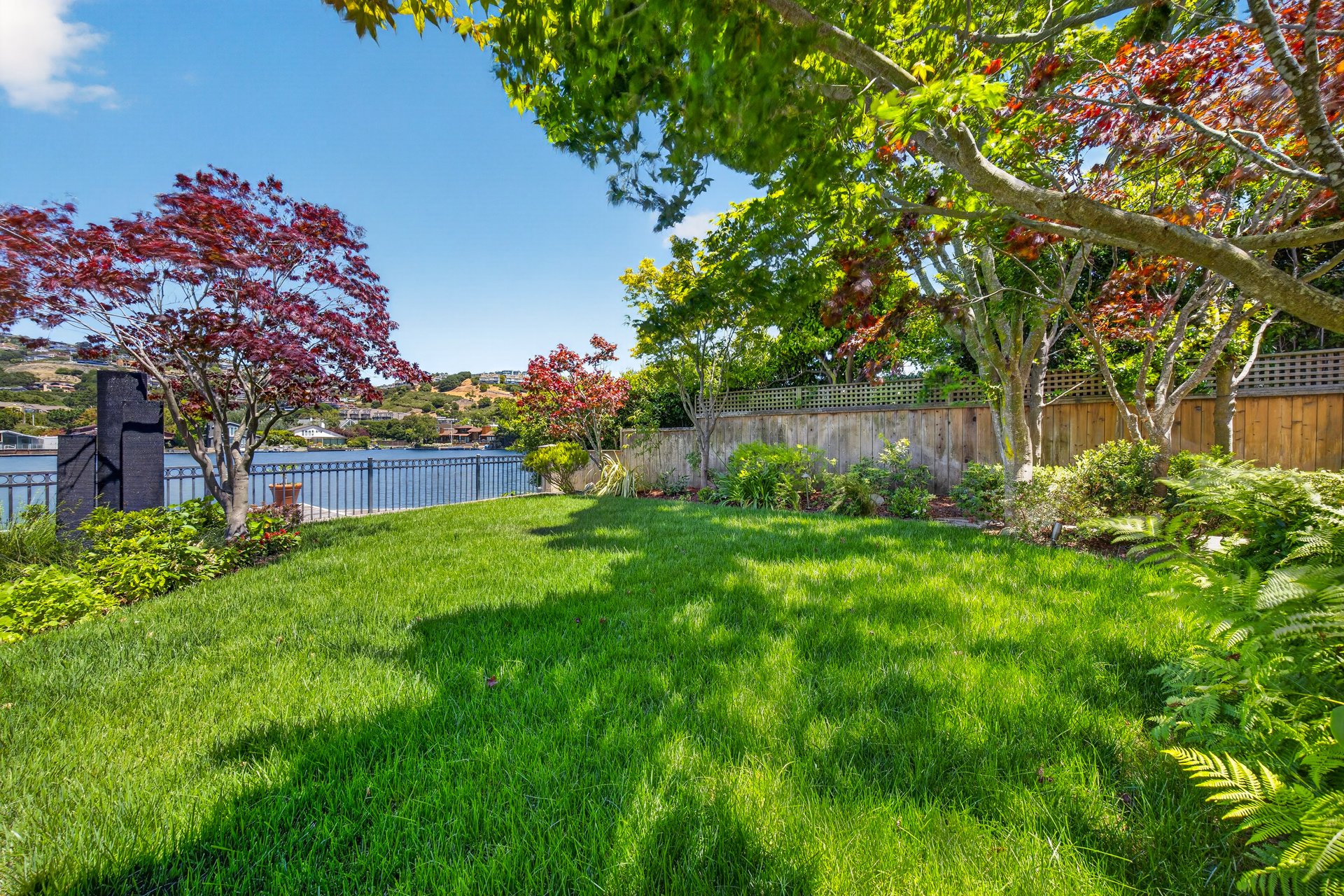 Beautiful Single Level on the Belvedere Lagoon
