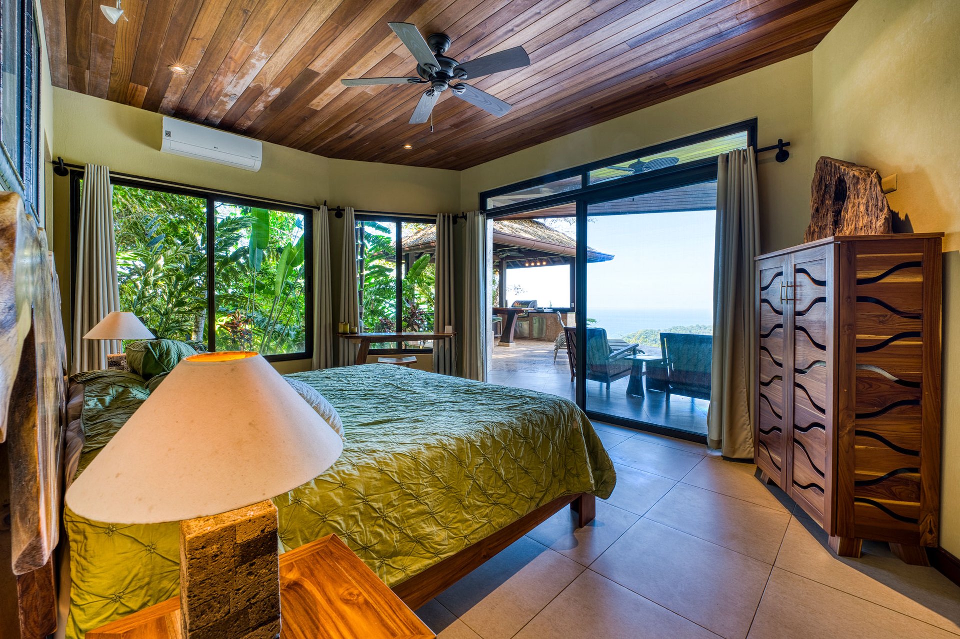 Casa Bambú – LUXURY 5 BEDROOM ESTATE WITH EXCEPTIONAL OCEAN VIEWS
