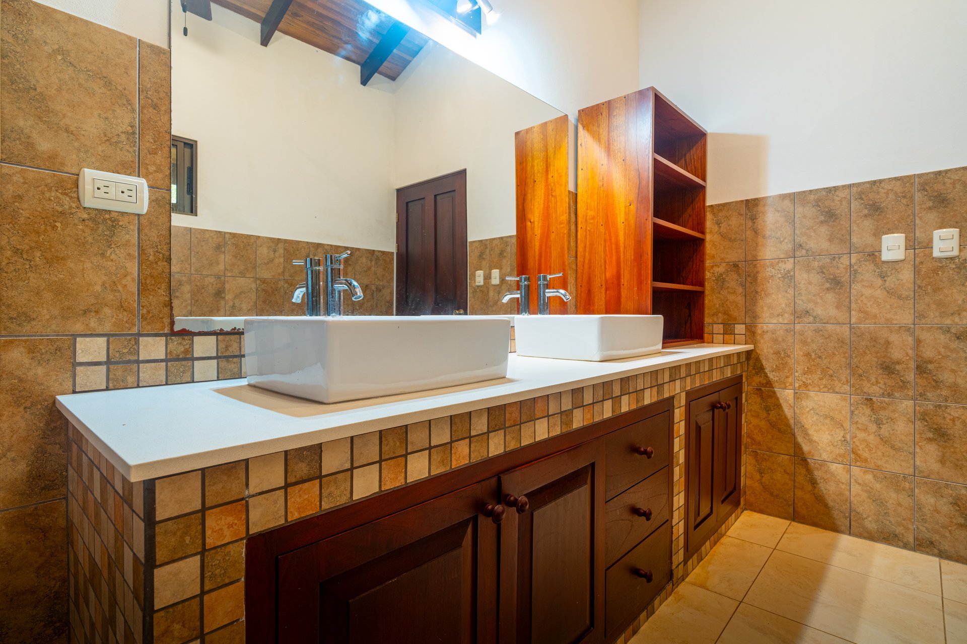 3 Bedroom home in Cinco Ventanas with Incredible Ocean View!