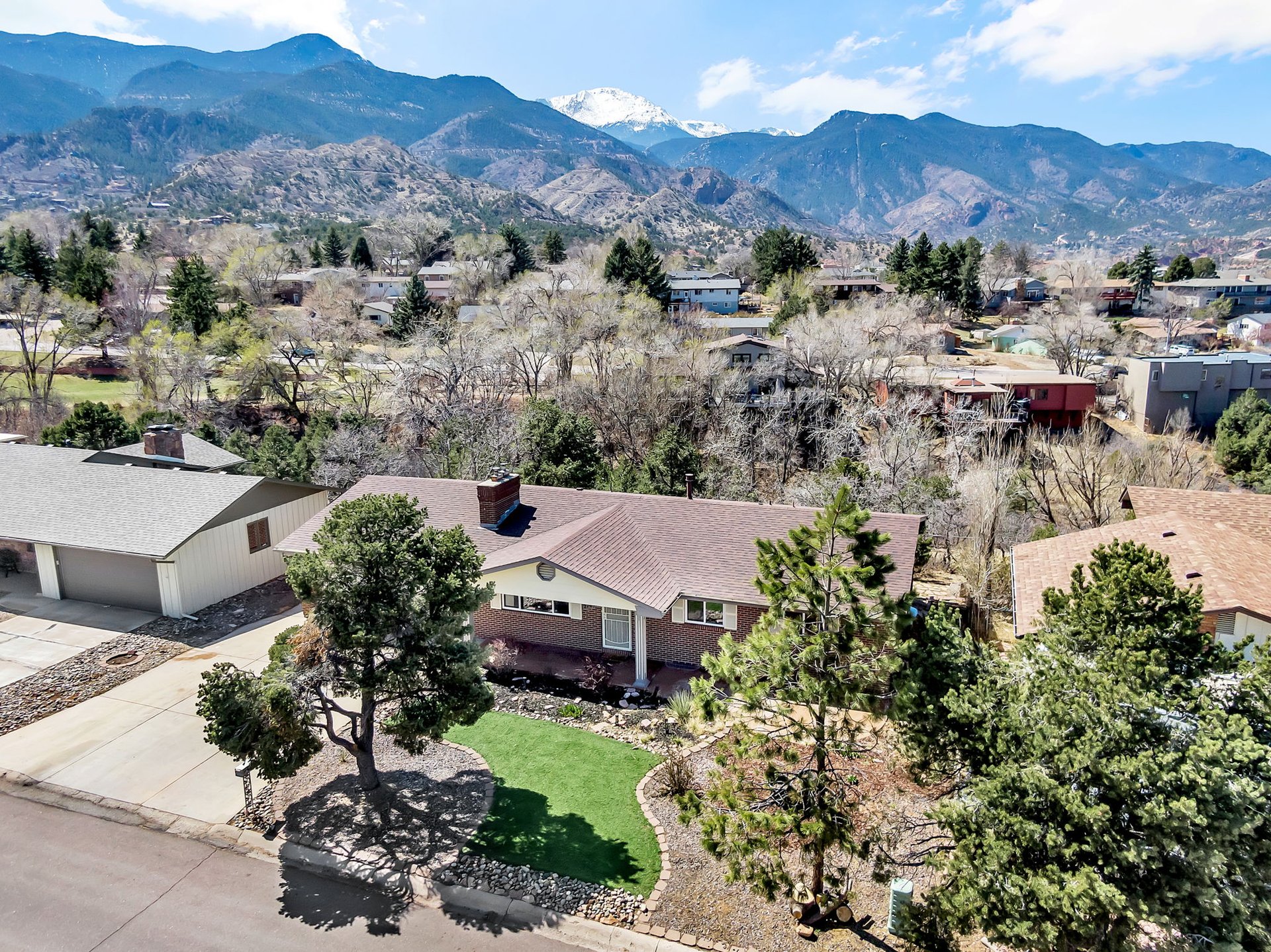 214 Crystal Hills Boulevard