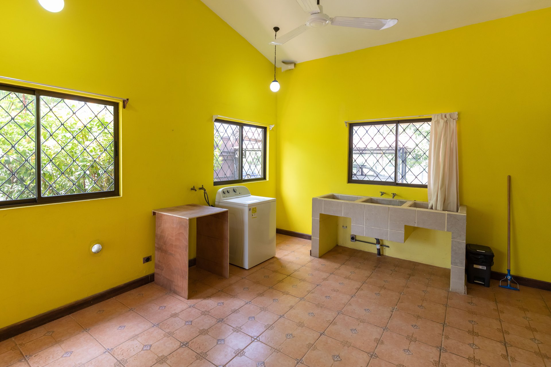 Hacienda-Style Retreat For Sale in Naranjito