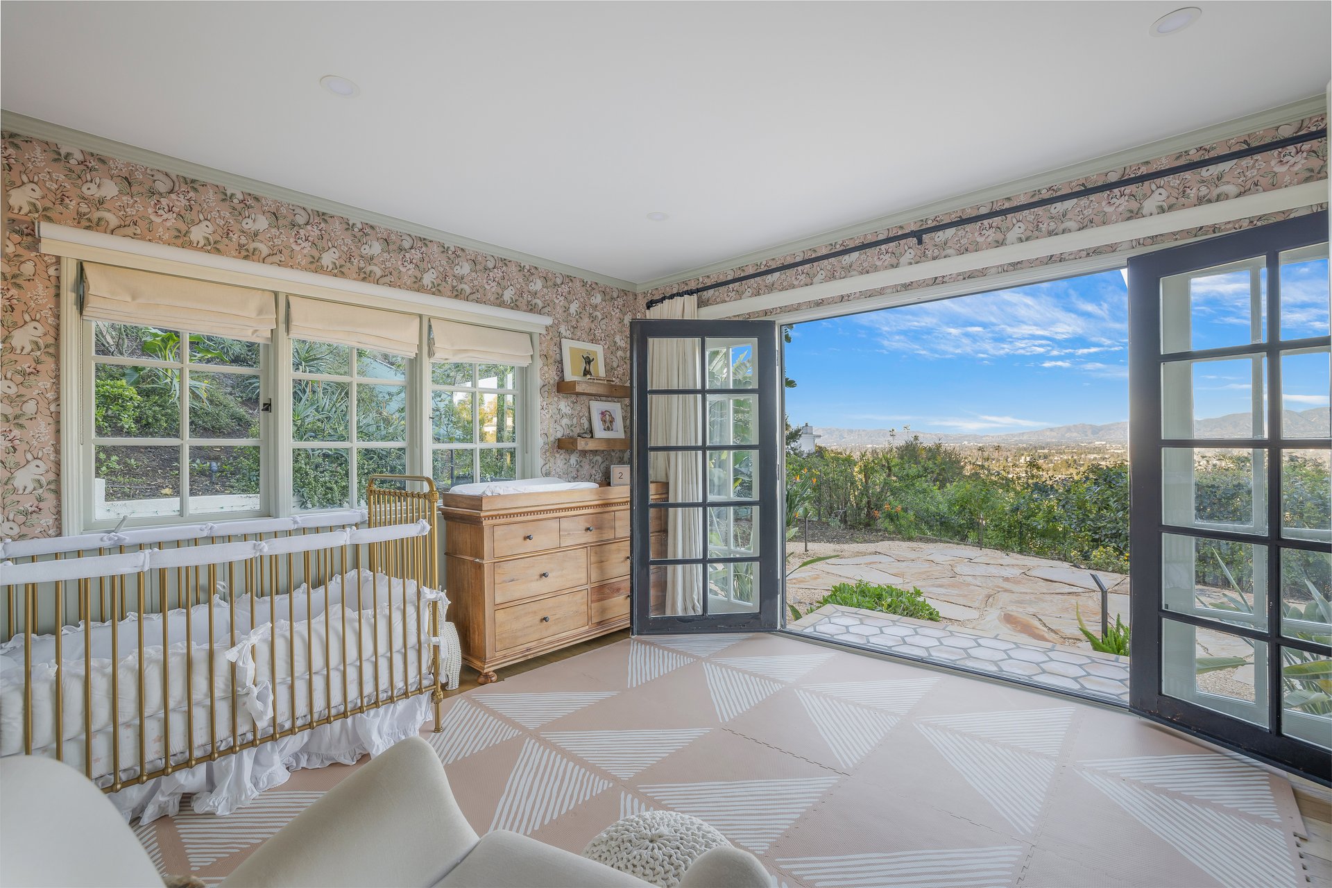 3646 Sunswept Dr, Studio City 