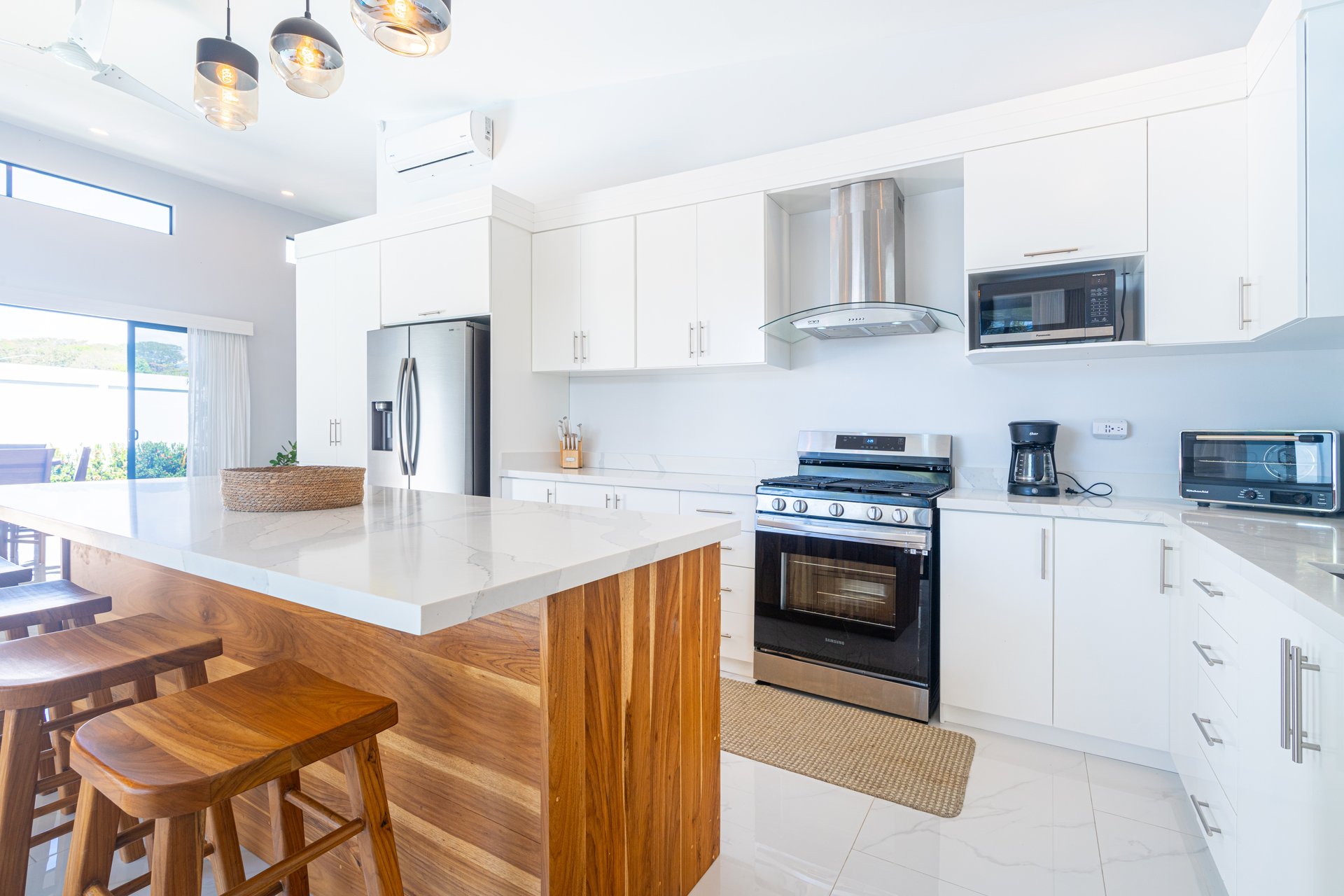 FIRE SALE!!!!! Immaculate New Build with Modern Design & Premium Features
