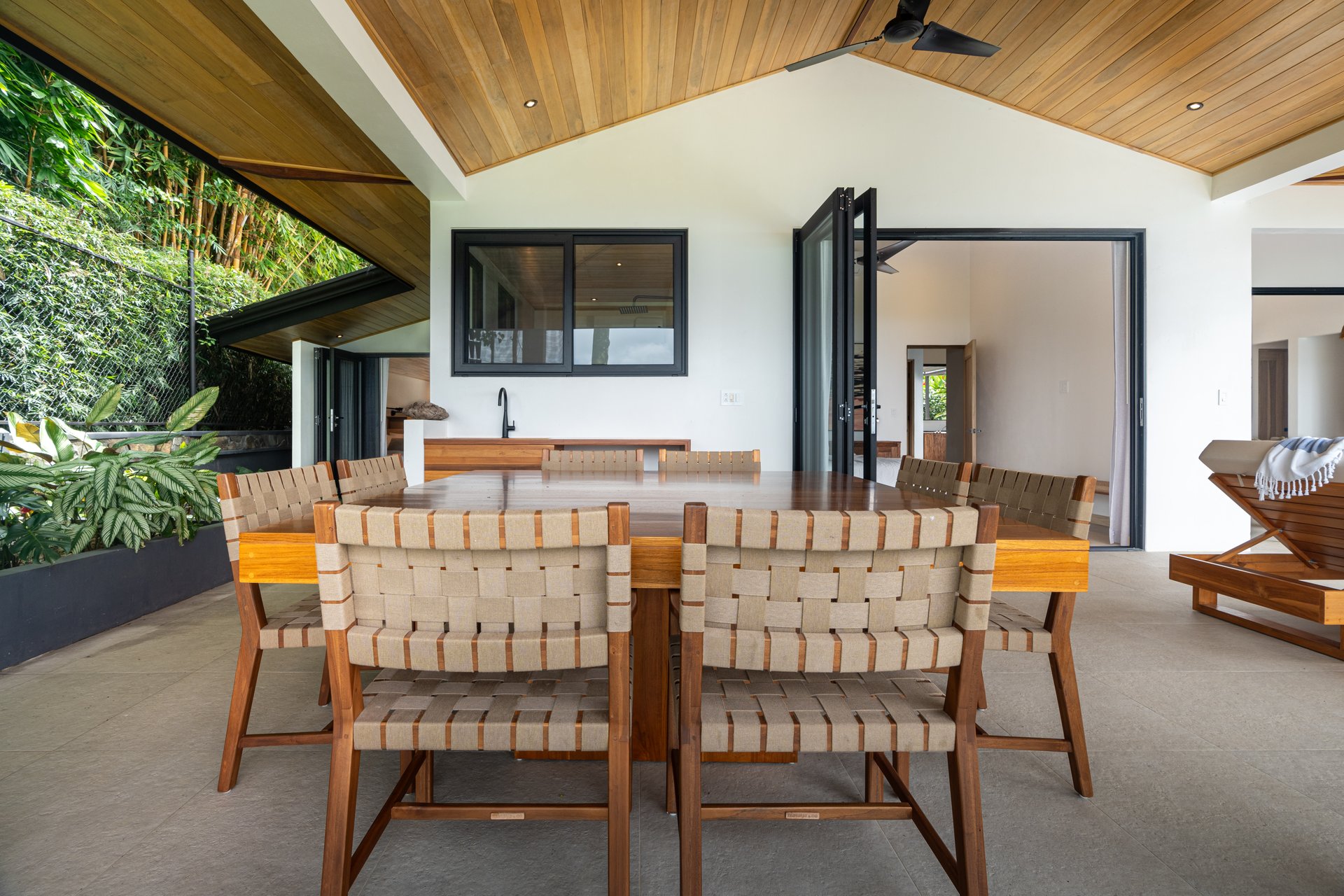 Casa Amarilla – Oceanview Luxury Meets Sustainable Living in Tres Rios