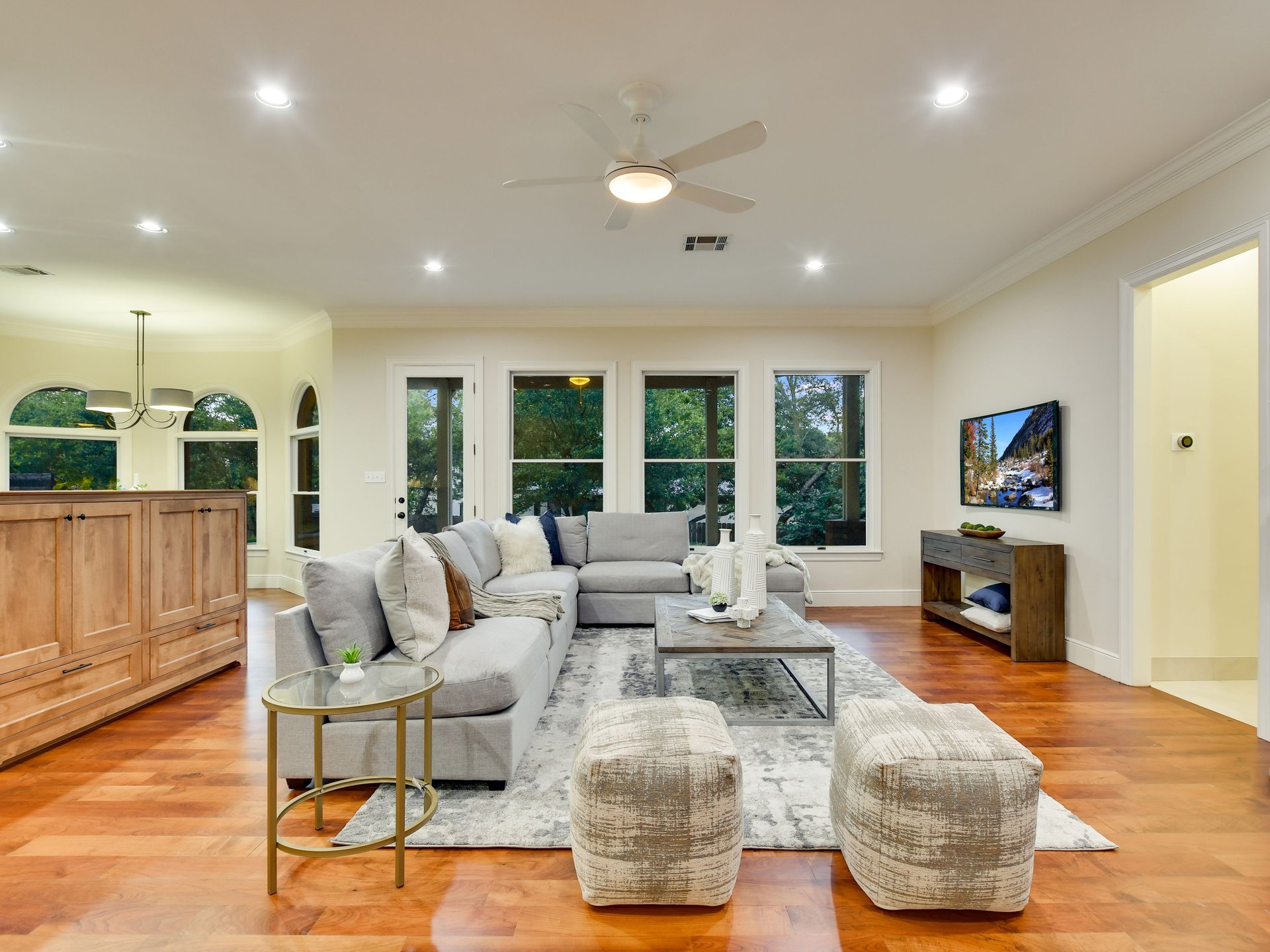 Las Lomas Transitional