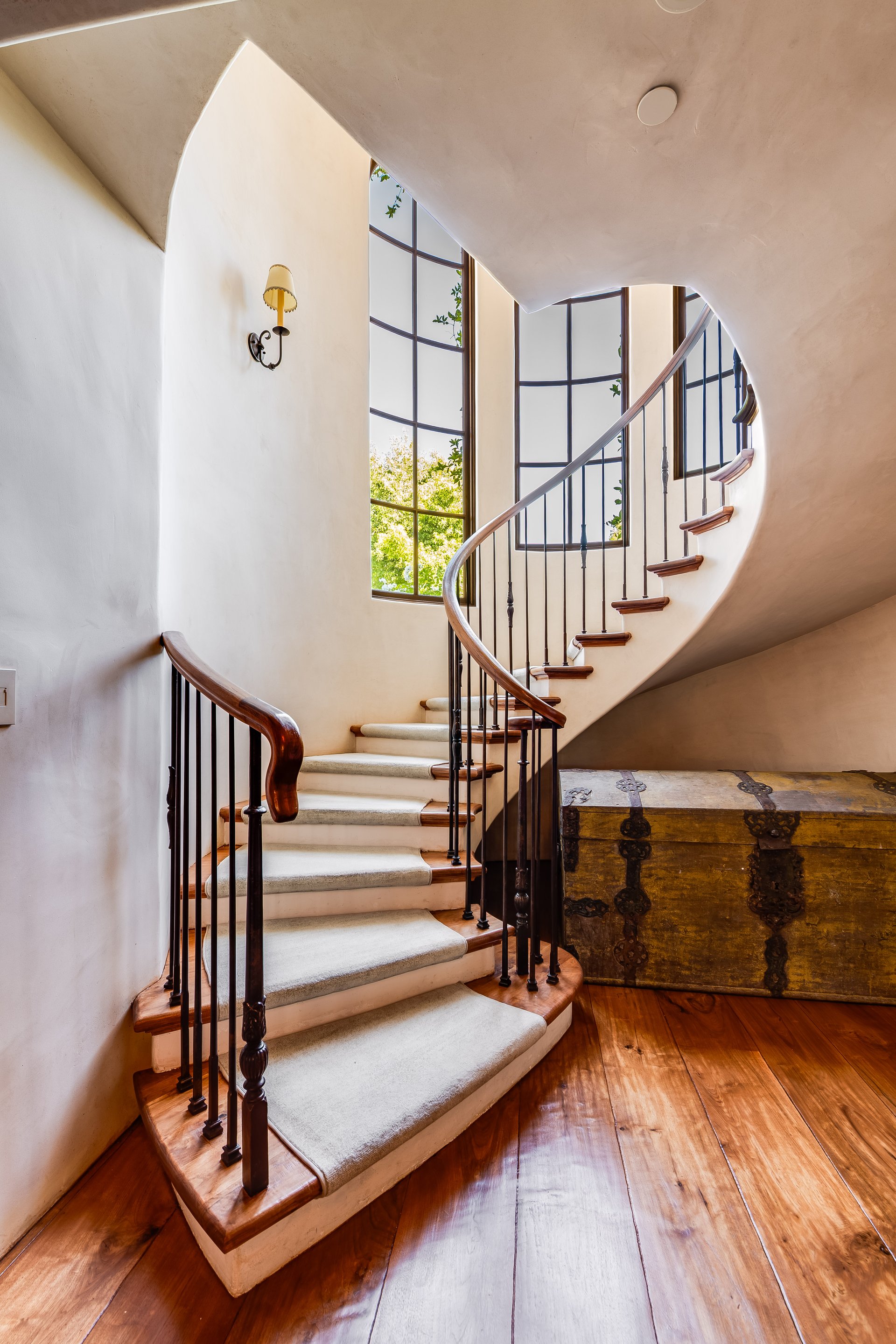 1550 Amalfi DR