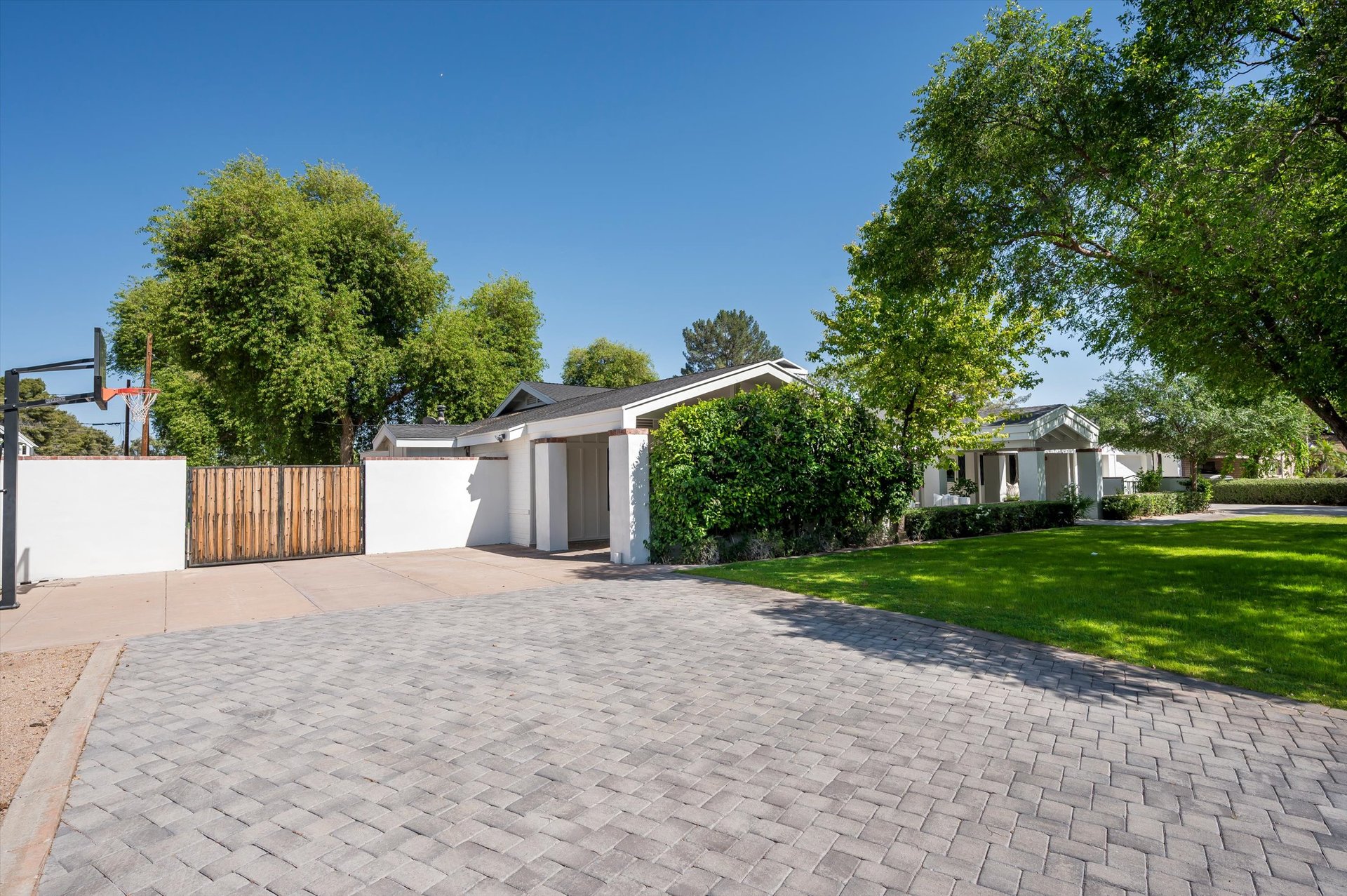 3131 N 53RD Place