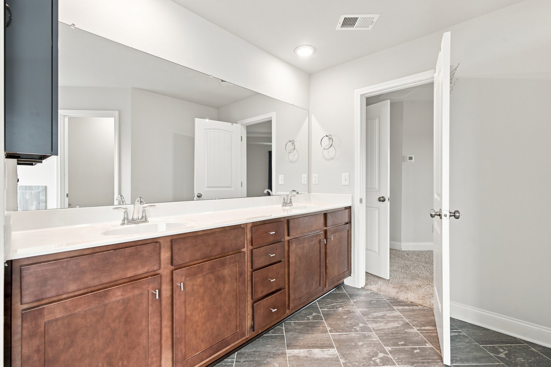 Spacious 4-Bedroom Living Near Redstone Arsenal & MidCity!