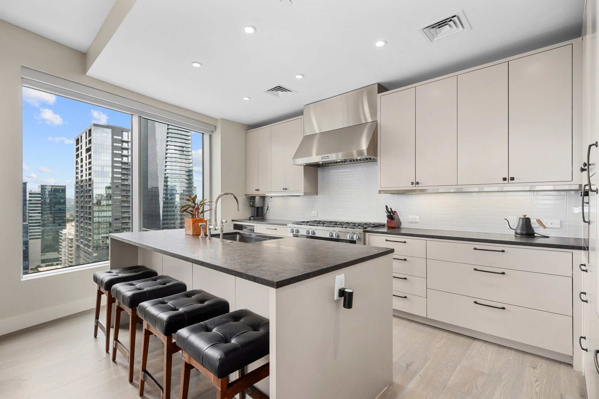 200 Congress Avenue #28SW