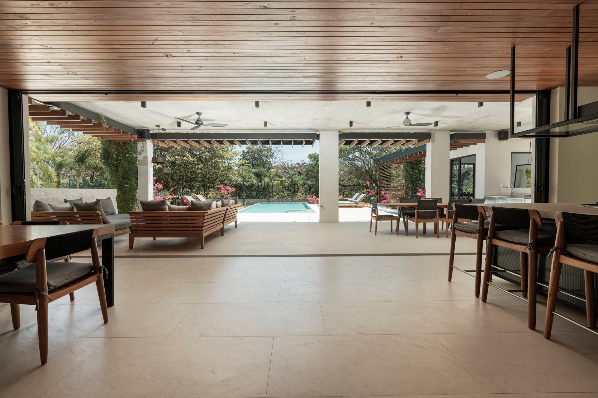 Villa Solana: Modern Luxury Steps from Playa Mansita in Hacienda Pinilla