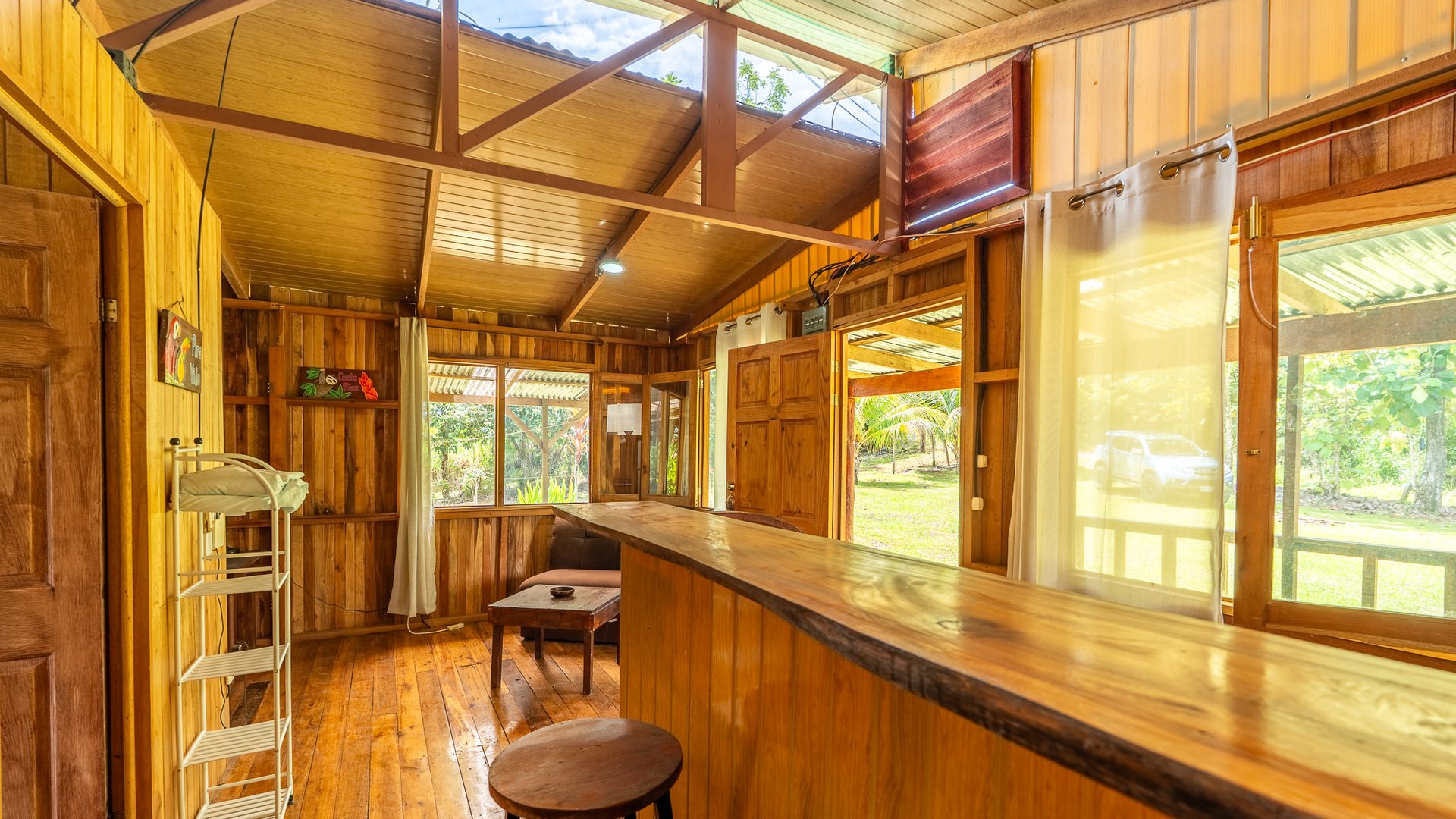 Mountain Home with Guest Cabin & Additional Building Site Near Nauyaca Waterfalls