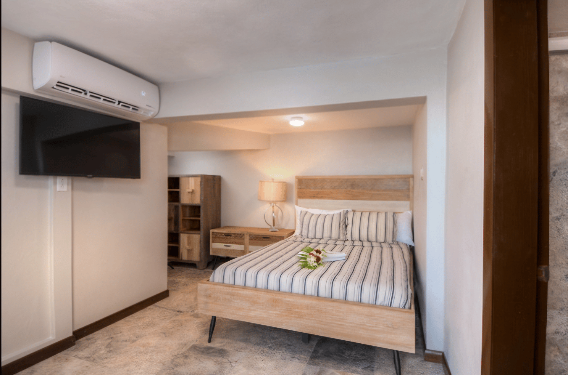 1026 Villa Alicia