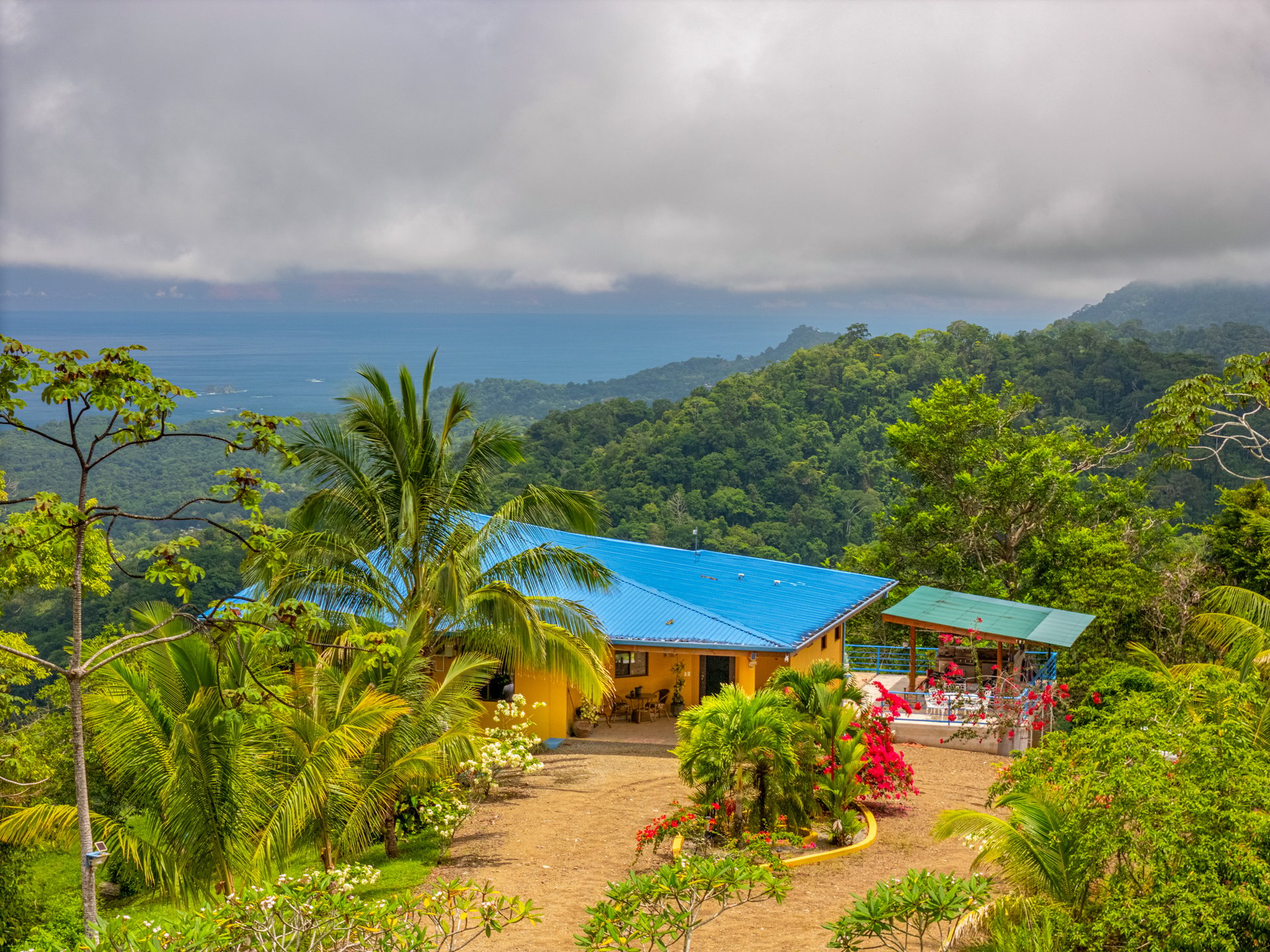 Luxury 4-Bed Villa with Ocean Views & Infinity Pool in Ojochal