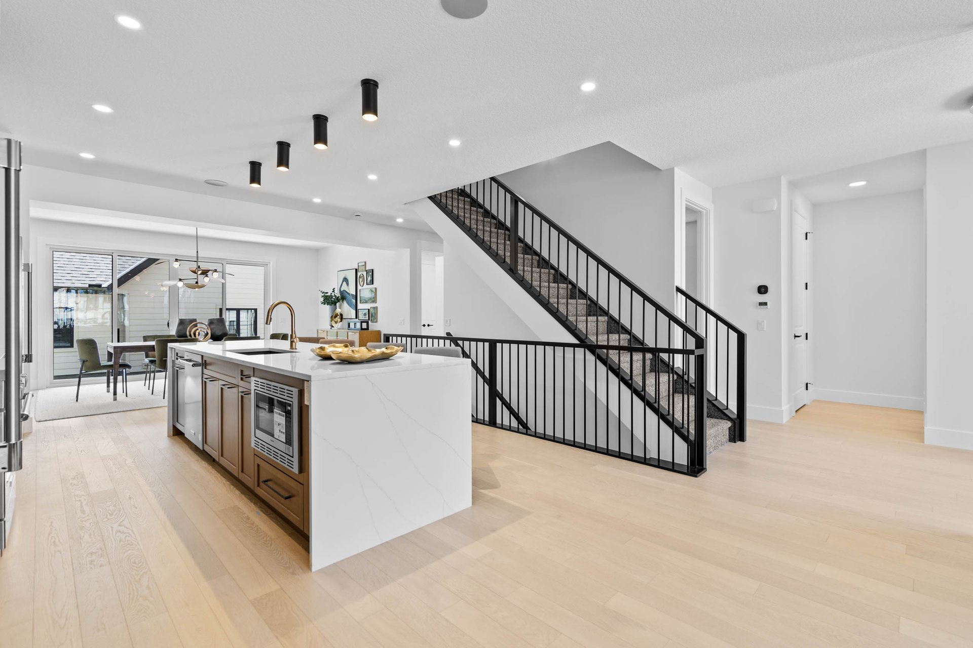 227 Calais Drive SW