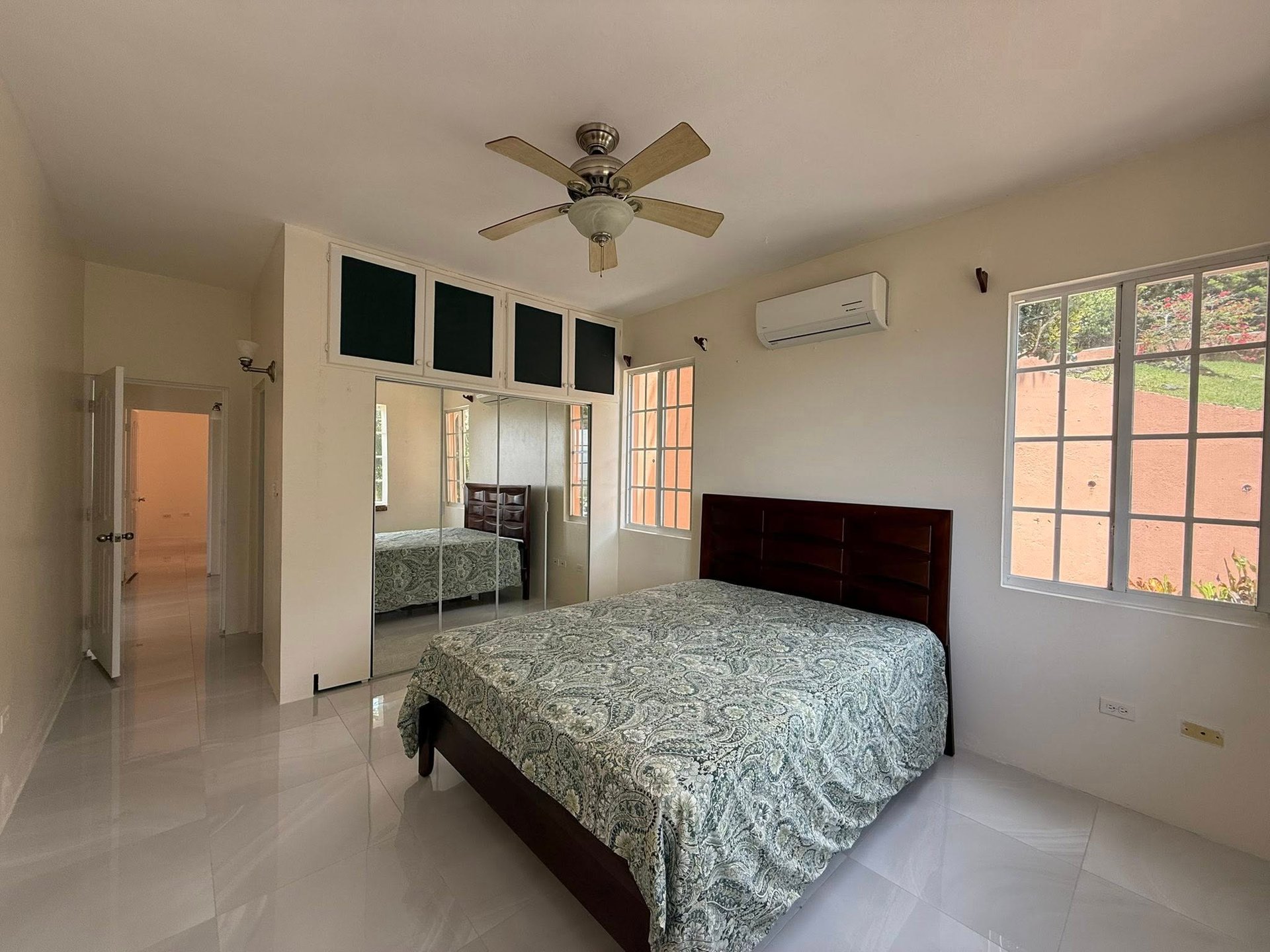1084 Private Estate with Income
