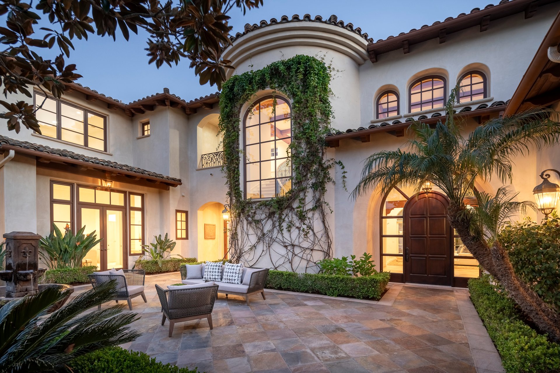 Luxury Living Redefined: Executive Rental in The Bridges