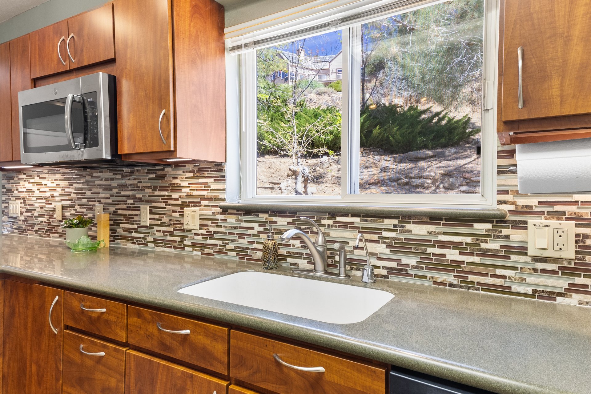 Panoramic Mountain Views in West Golden Hills — 21725 Mountain Drive, Tehachapi