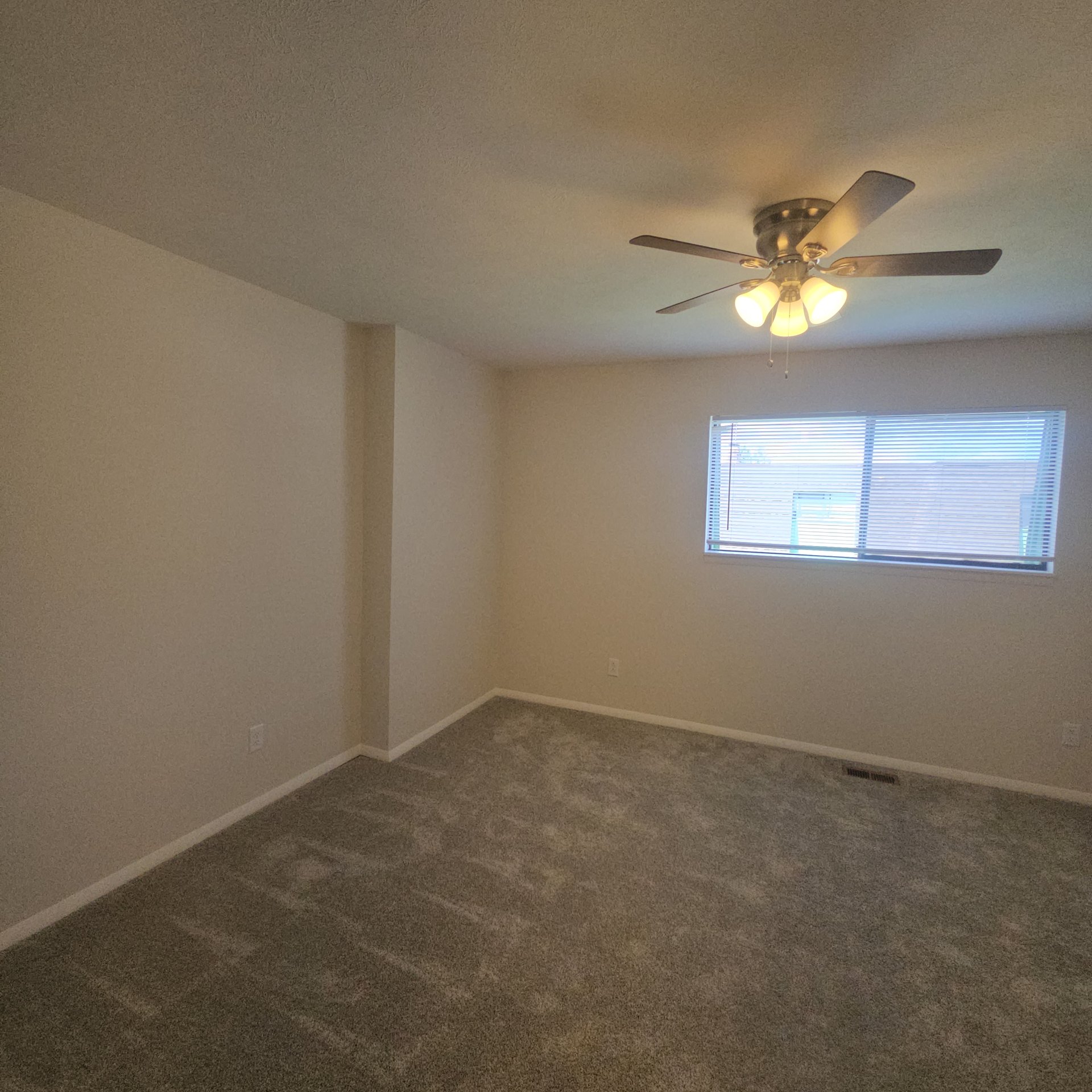 2 Bed 1.5 Bath Townhome Lakewood
