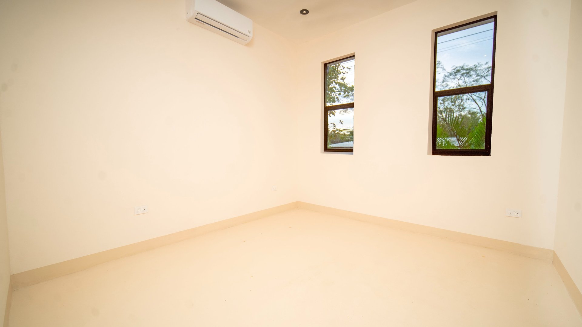 Casa Dos Rosas | Near the Coast House For Sale in Tamarindo