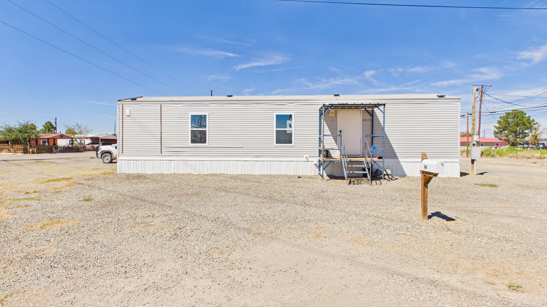 122 W C St