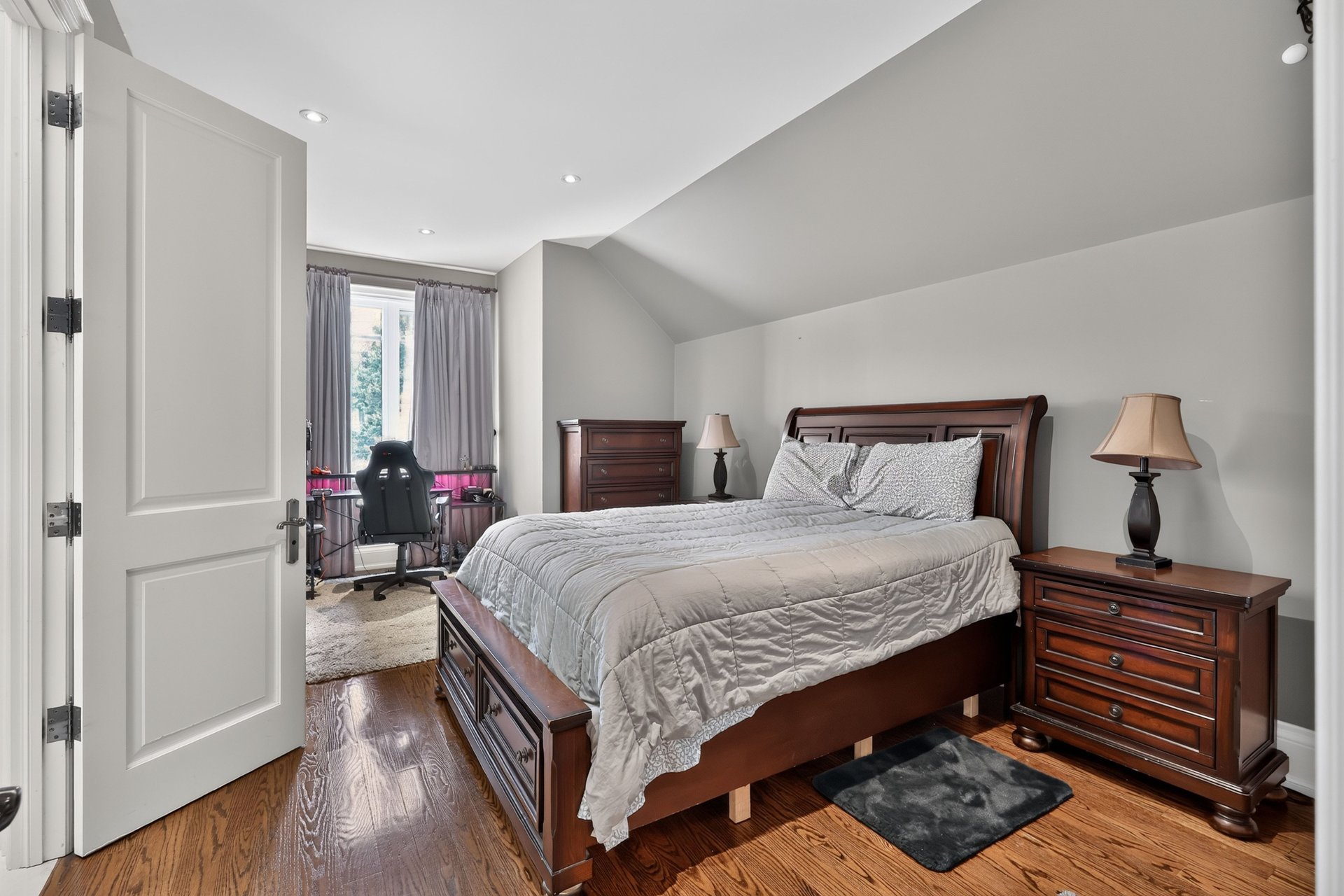 2513 Sharon Cres
