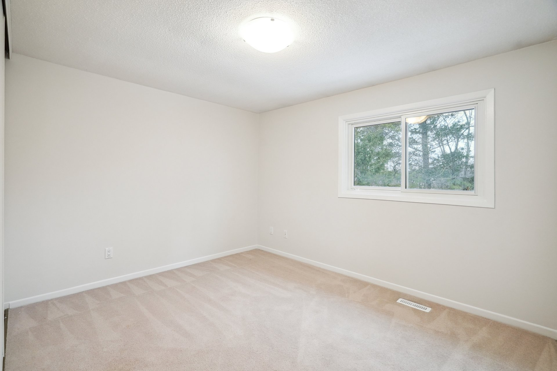 Perfect Family Home Backing onto Greenspace