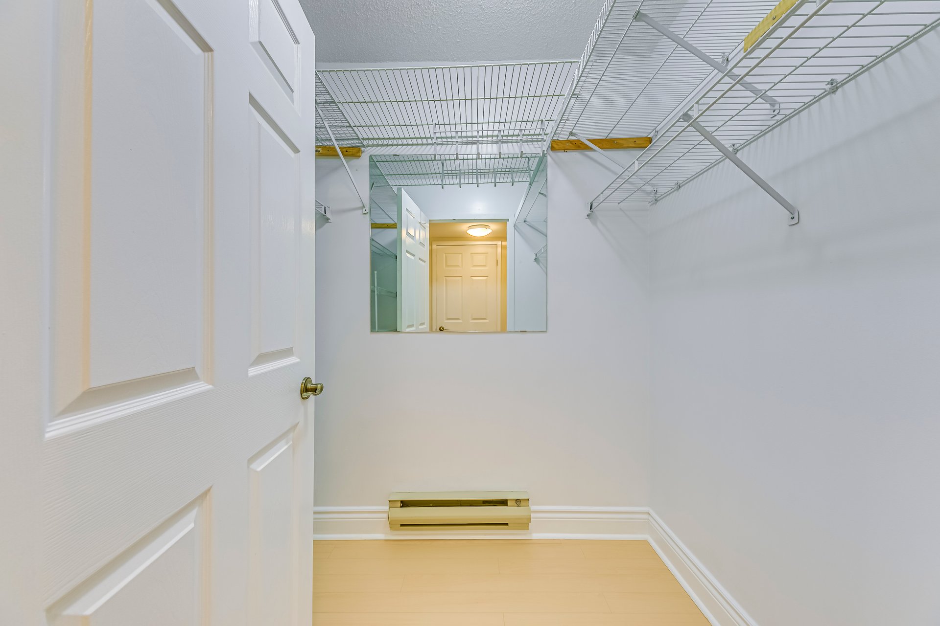 185 Robinson St 205
