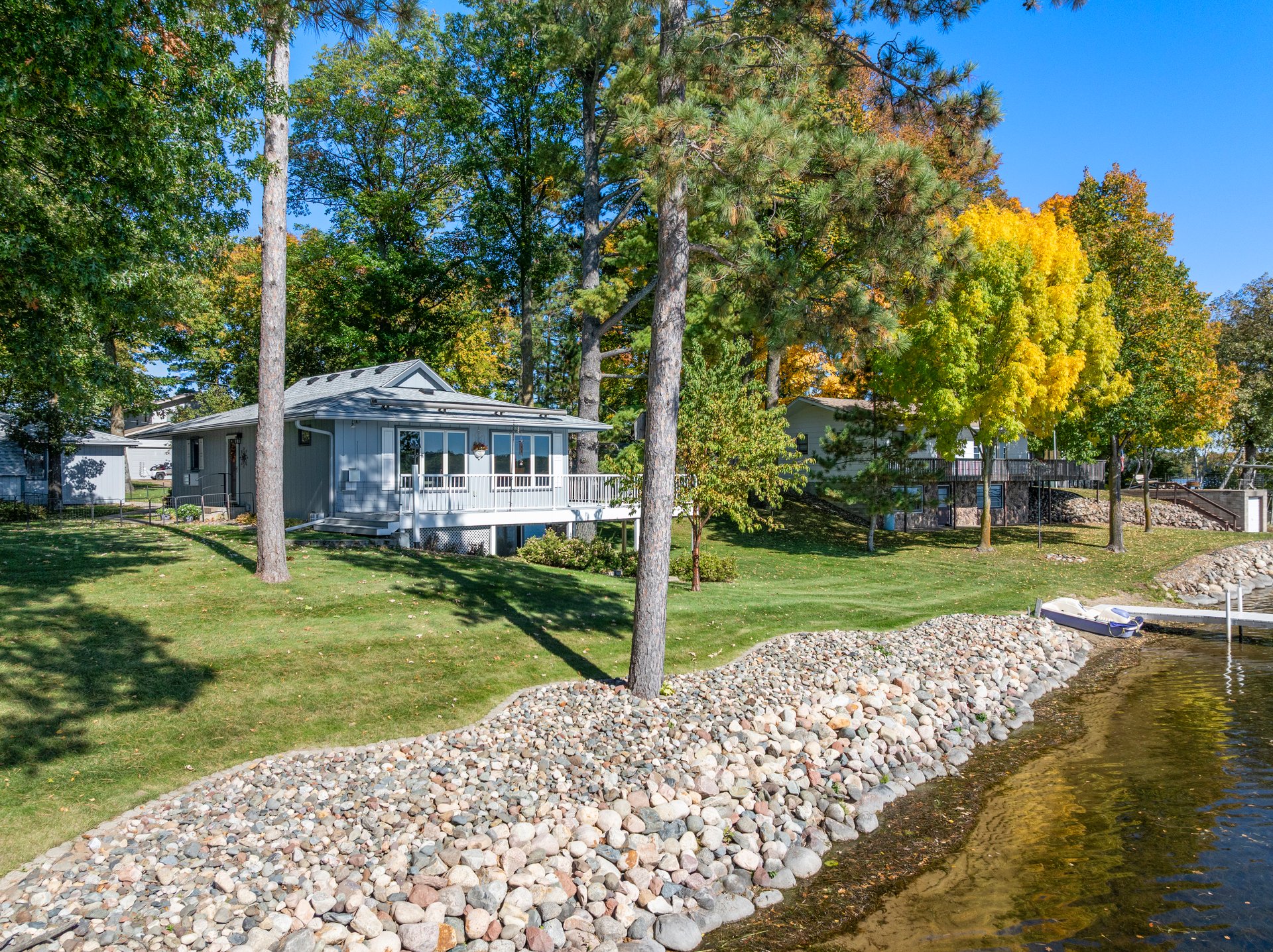 Charming, Southfacing Cabin with Sandy Beach on the Whitefish Chain