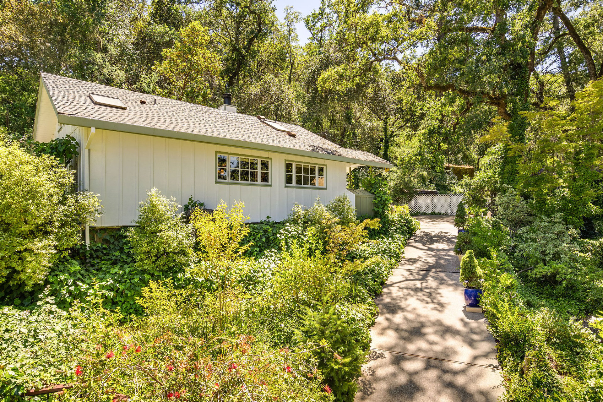 3037 Foothill Blvd