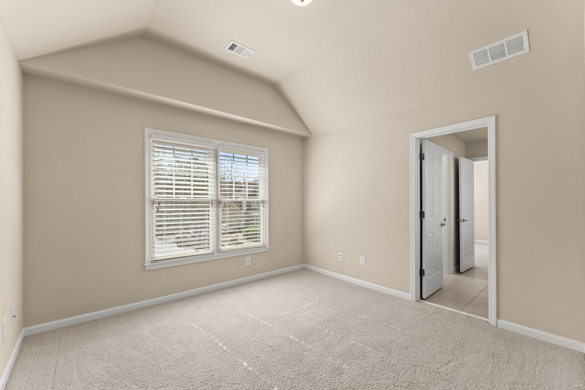 7534 Mossy Log Ct, Flowery Branch, GA 30542