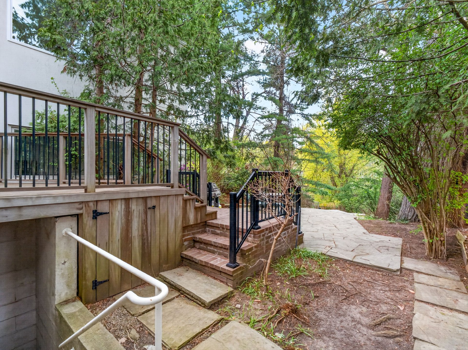 SOLD: Luxurious Country Living In The City