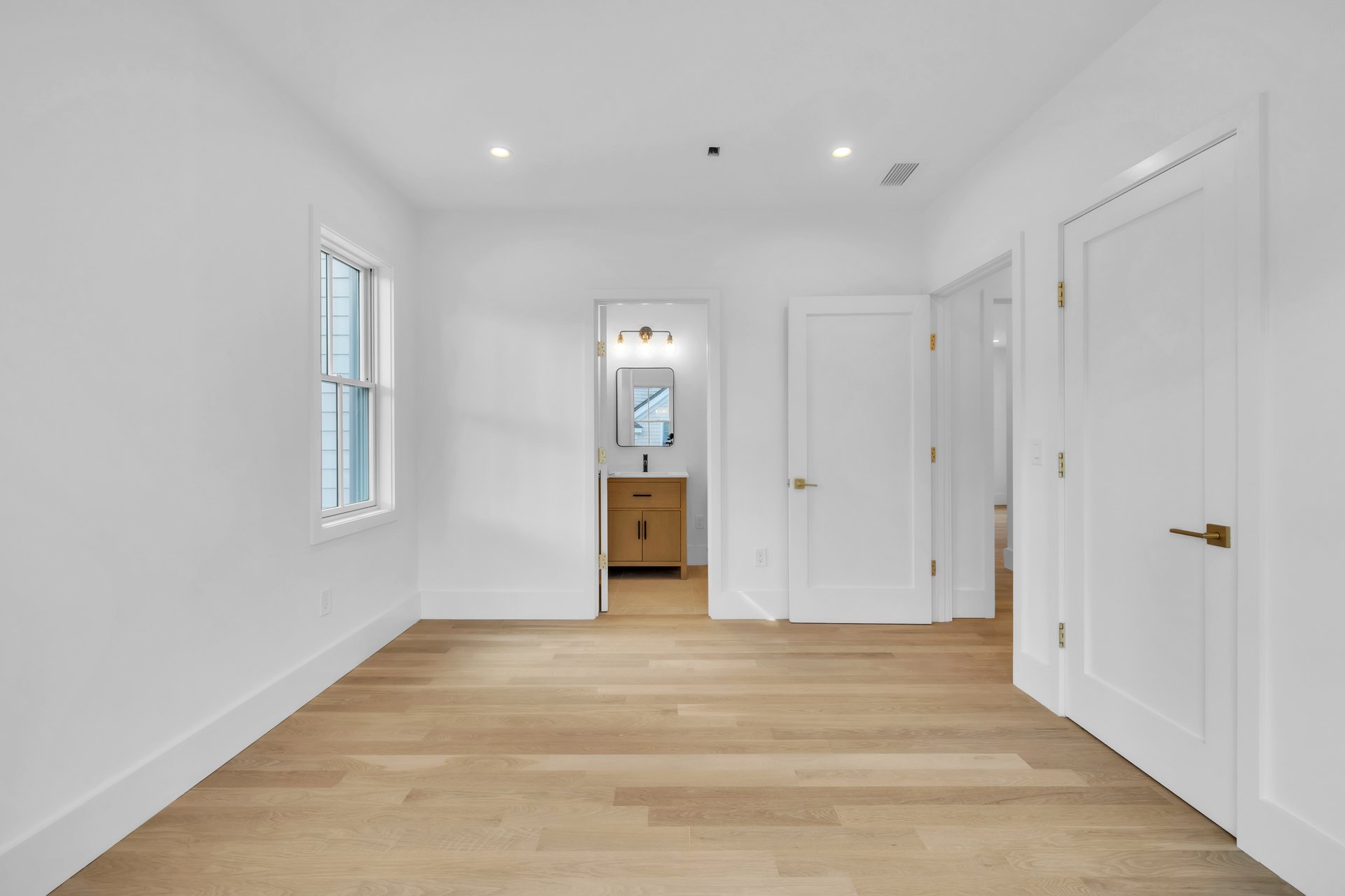 East Ave, Unit B 