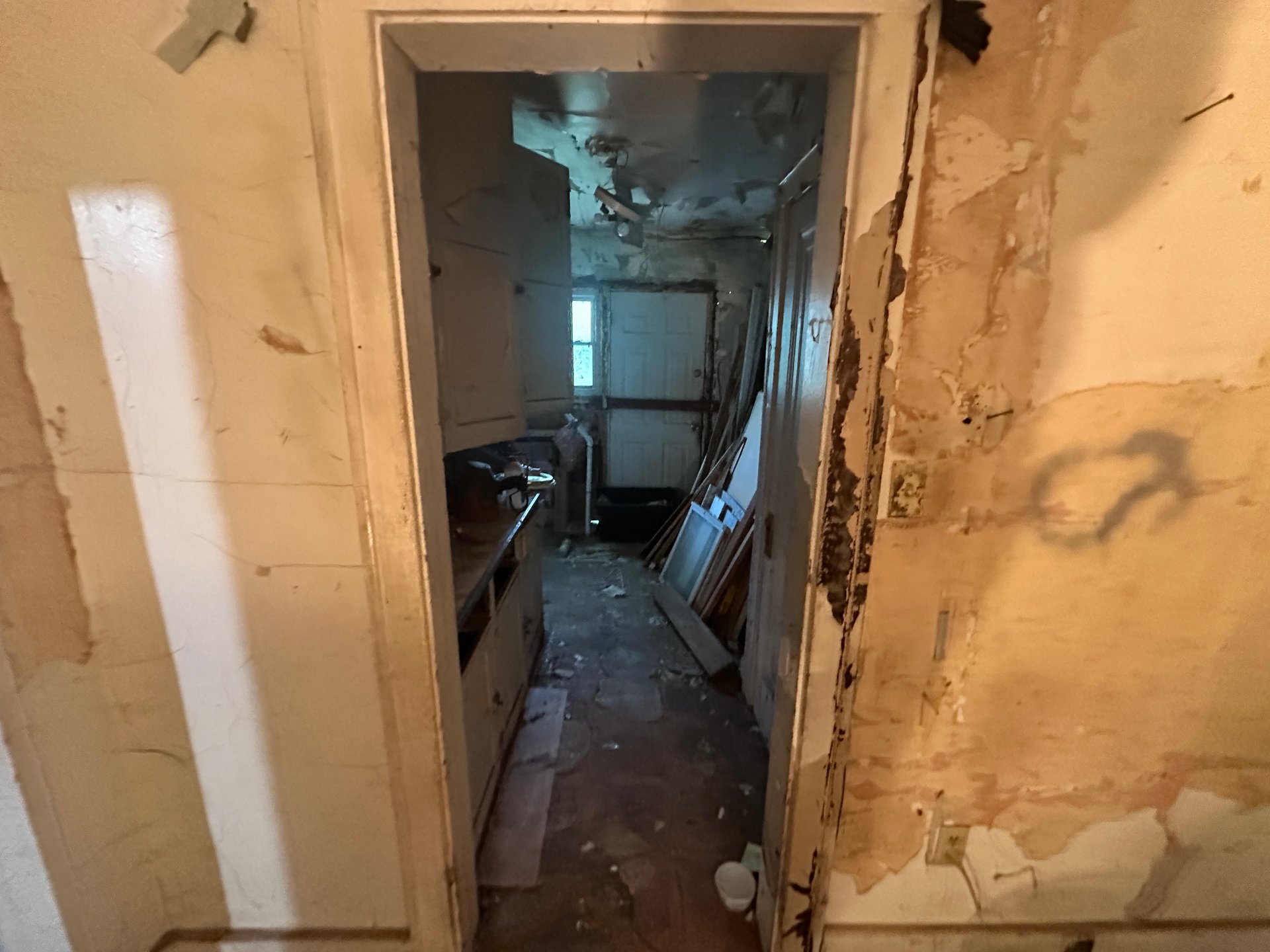 28 W Montana St