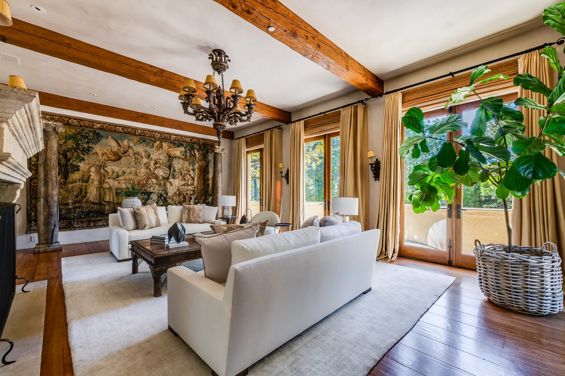1550 Amalfi DR