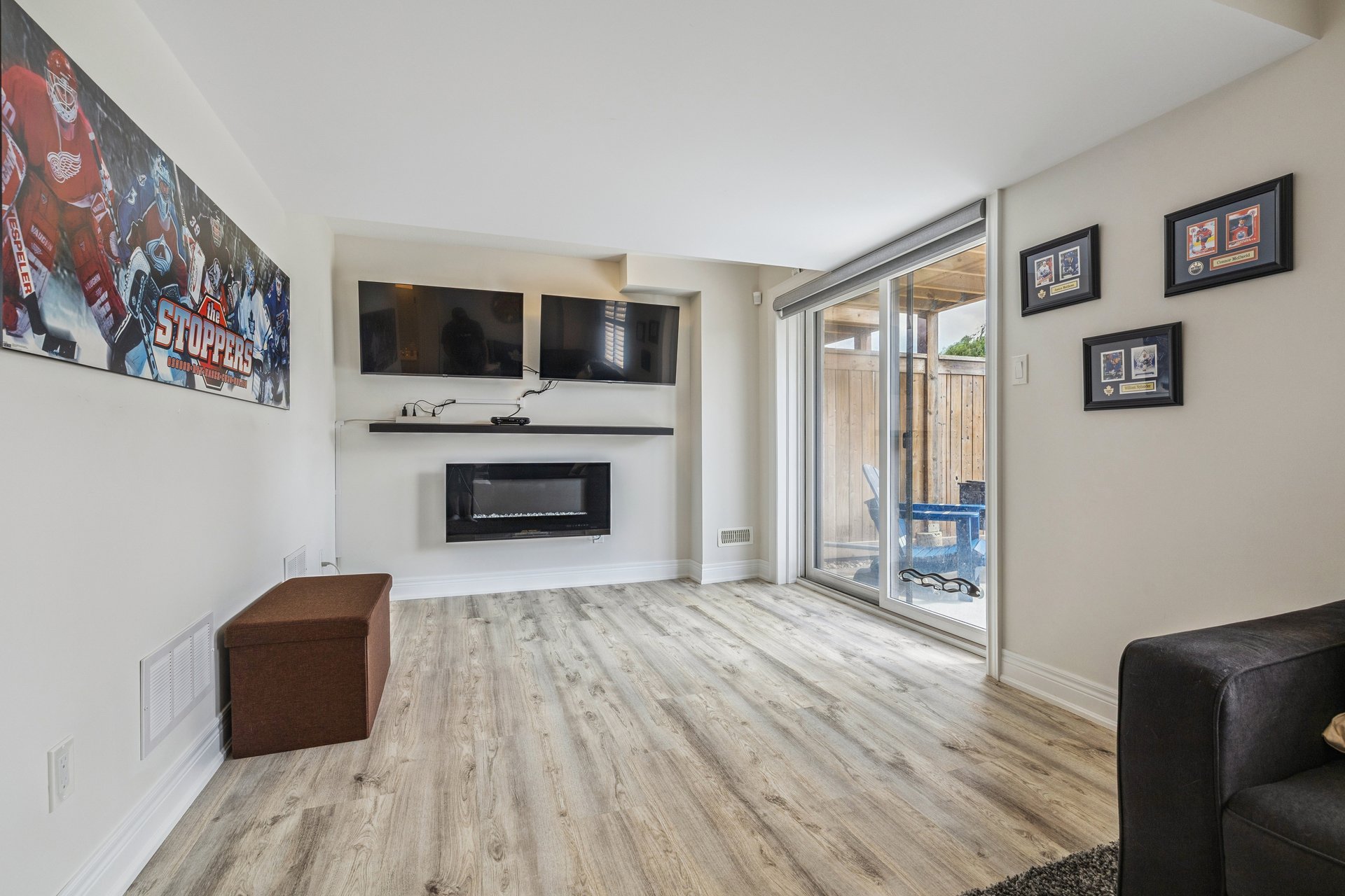 Beautifully updated END-UNIT townhome