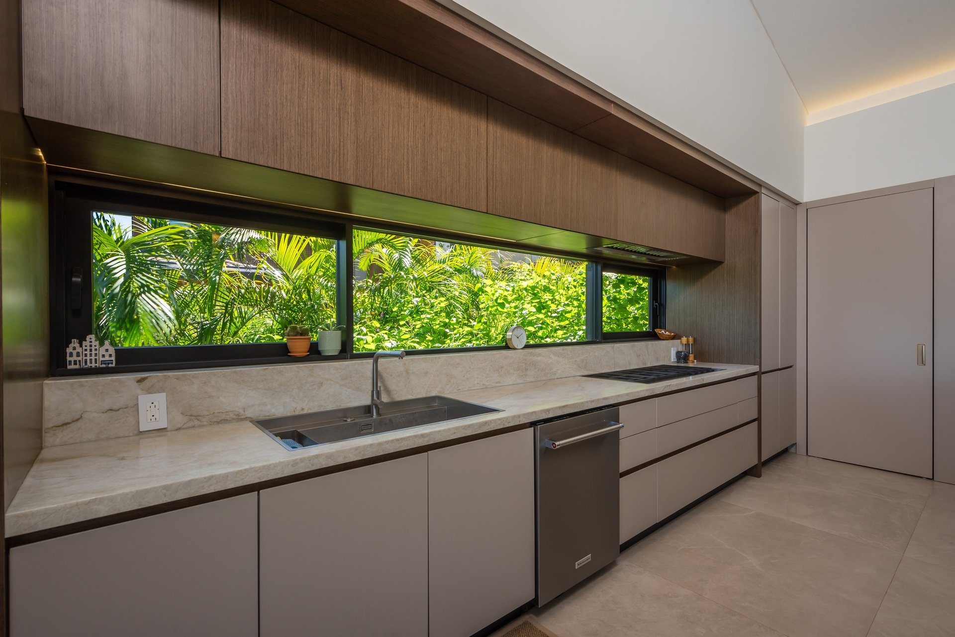 Casa Aura: Modern Luxury with Ocean Views in Reserva Conchal