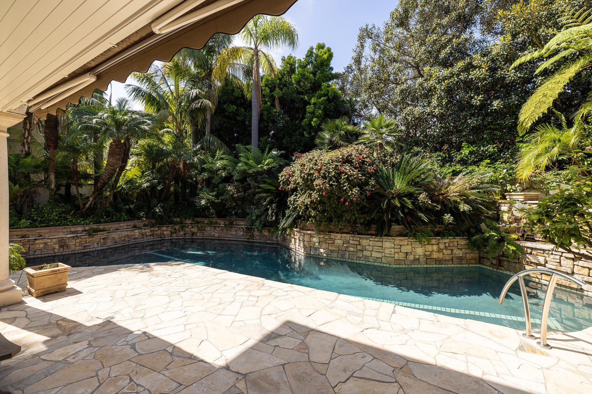 3 Weybridge Court