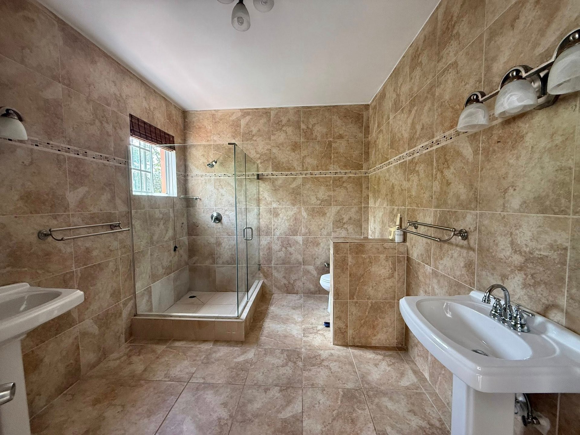 1084 Private Estate with Income