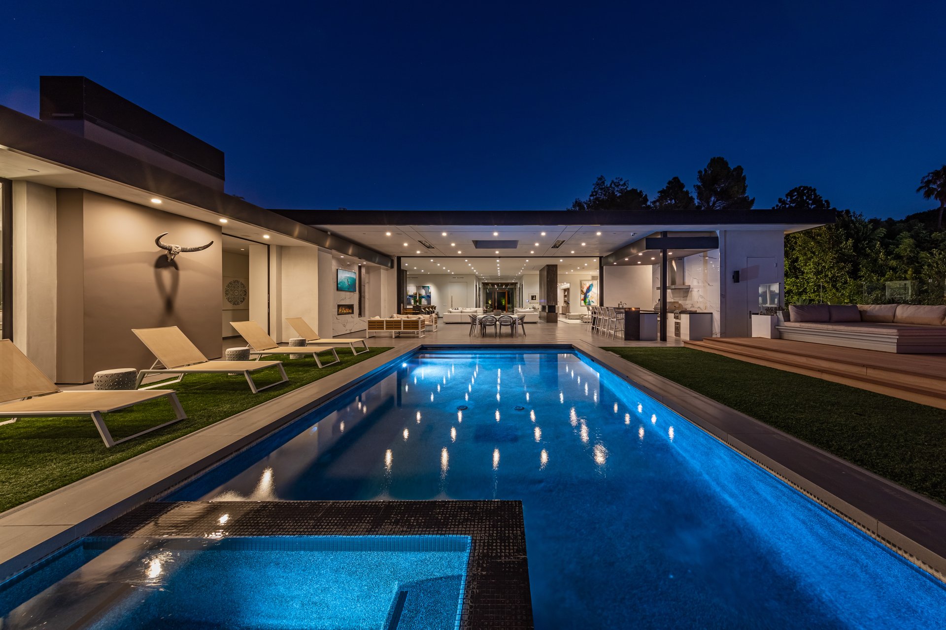 2002 LOMA VISTA DR