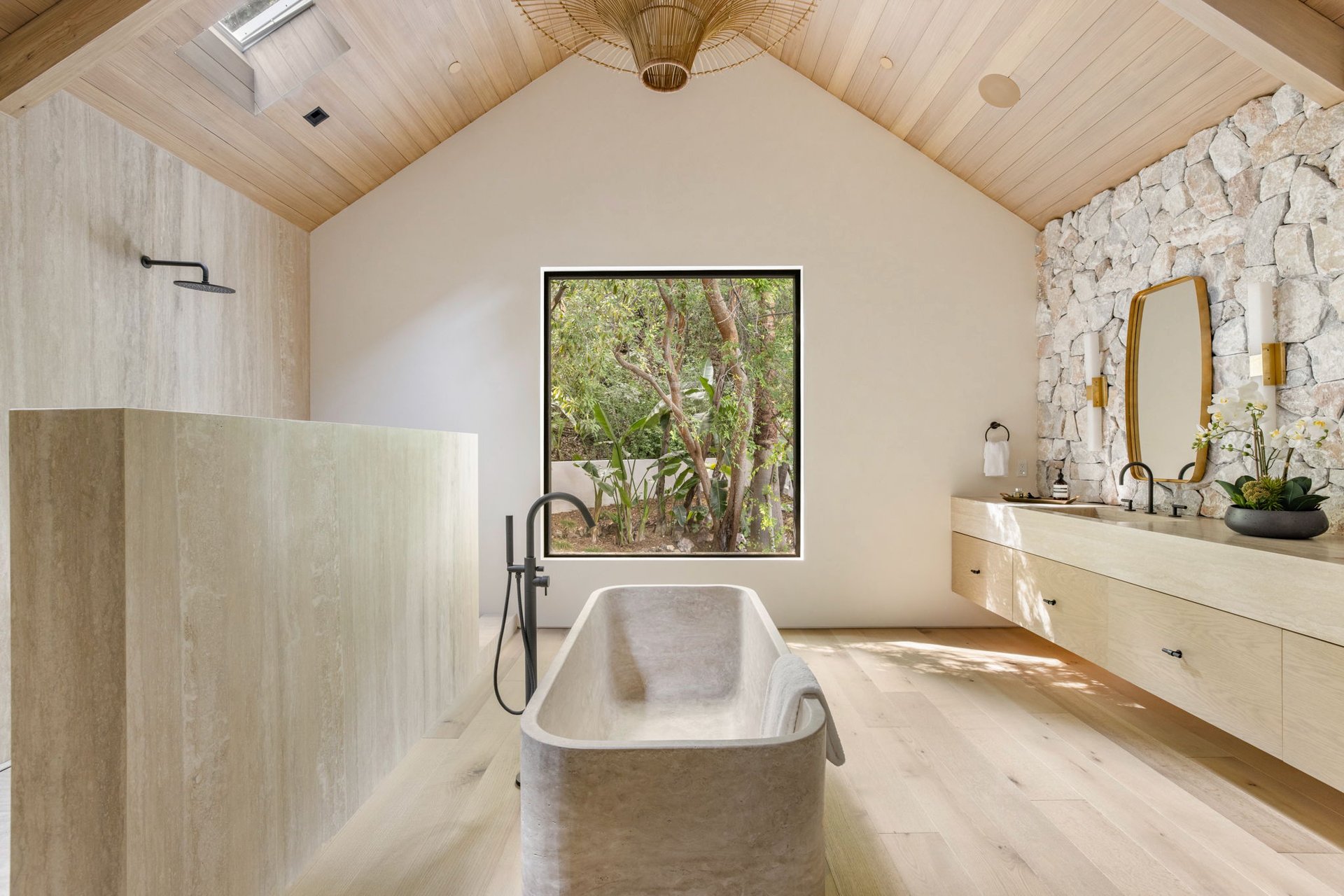 The Viewcrest Lodge in Studio City 