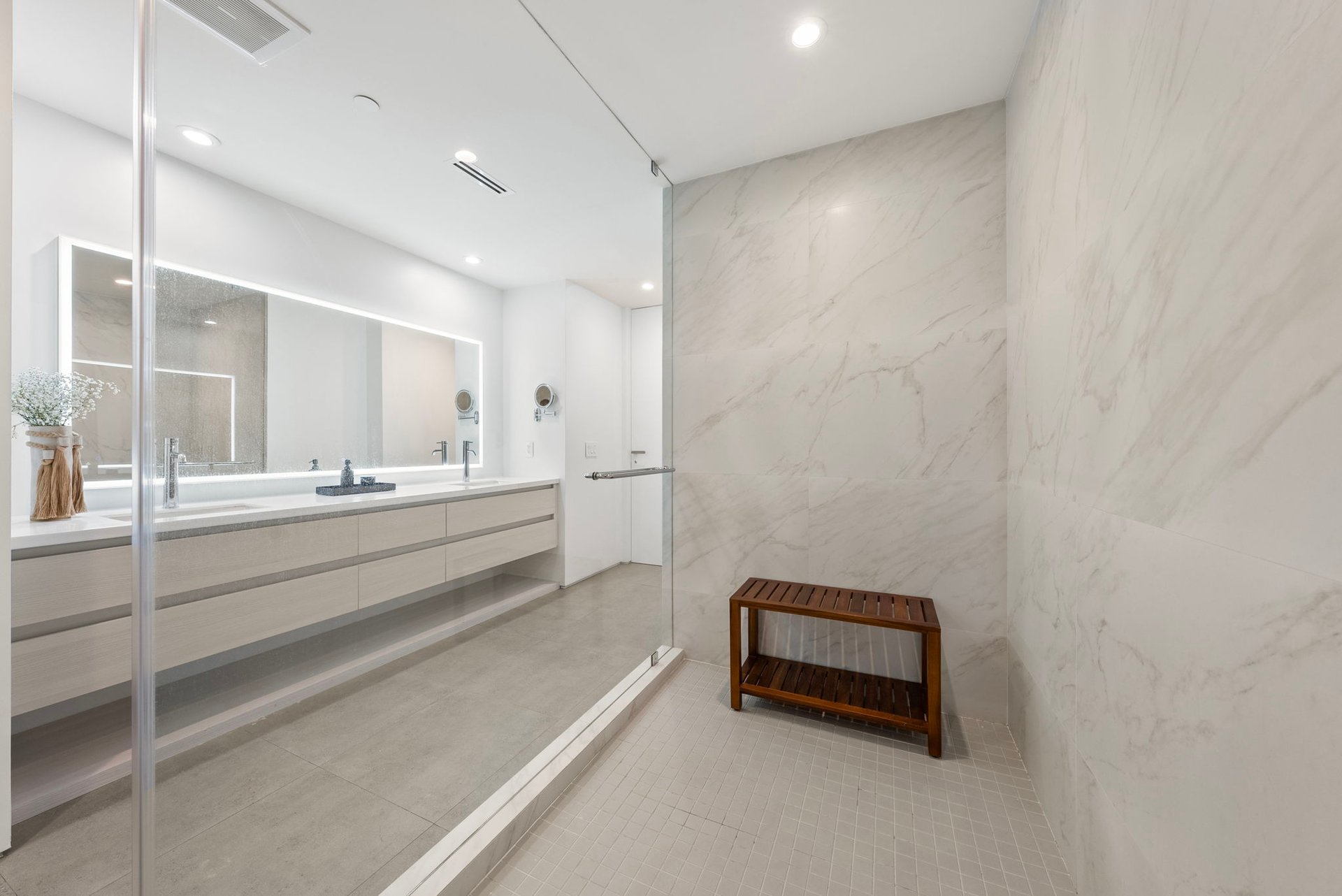 100 S Pointe Drive, Residence 1906/07