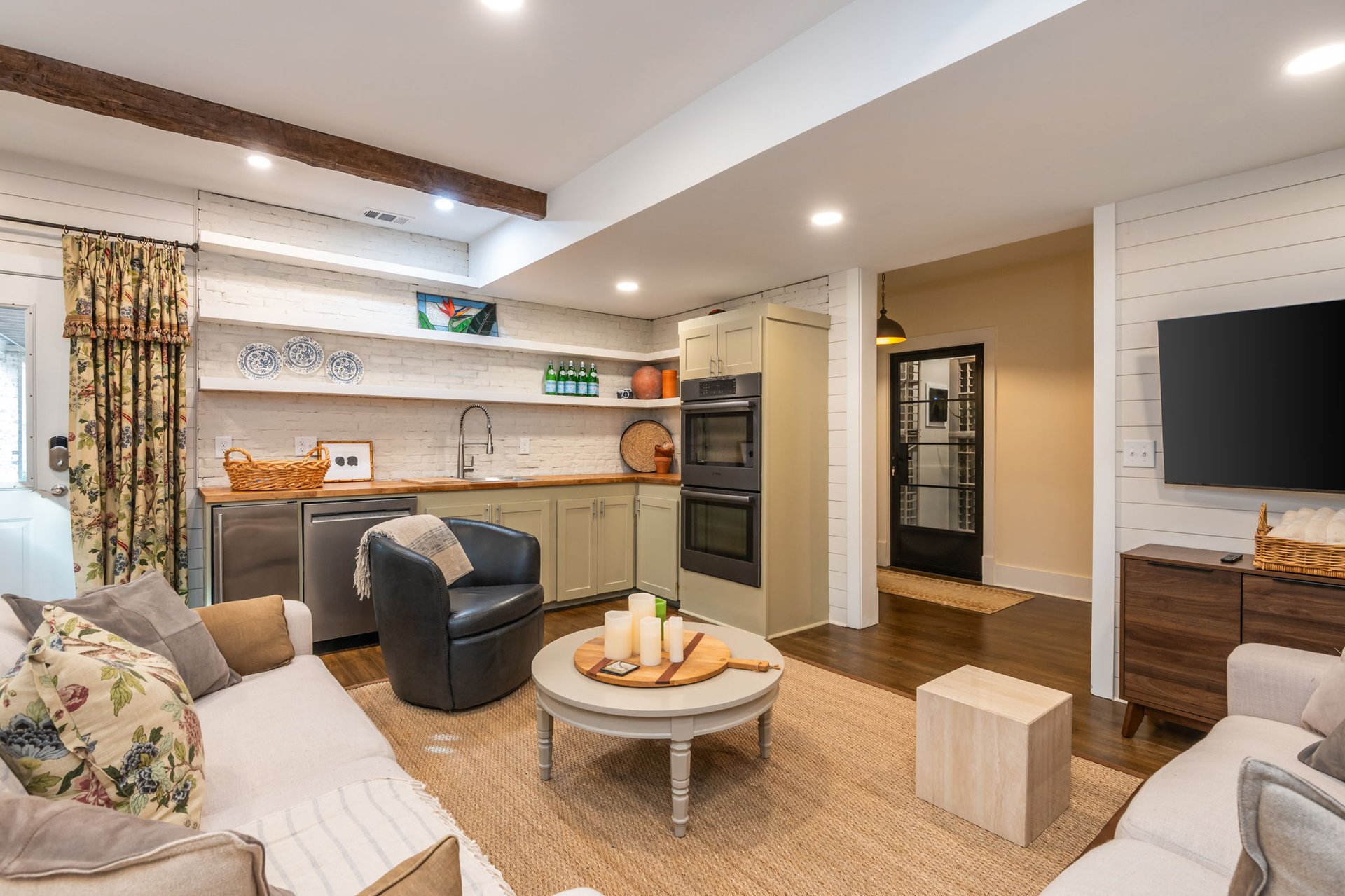 5911 Brundage Lane