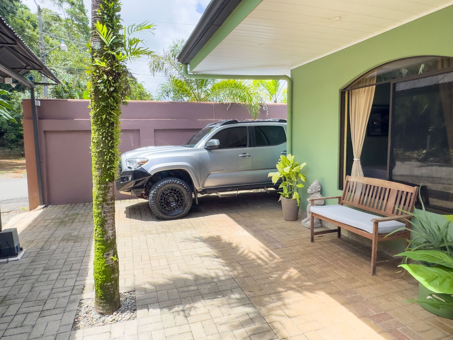 Naranjito corner lot house